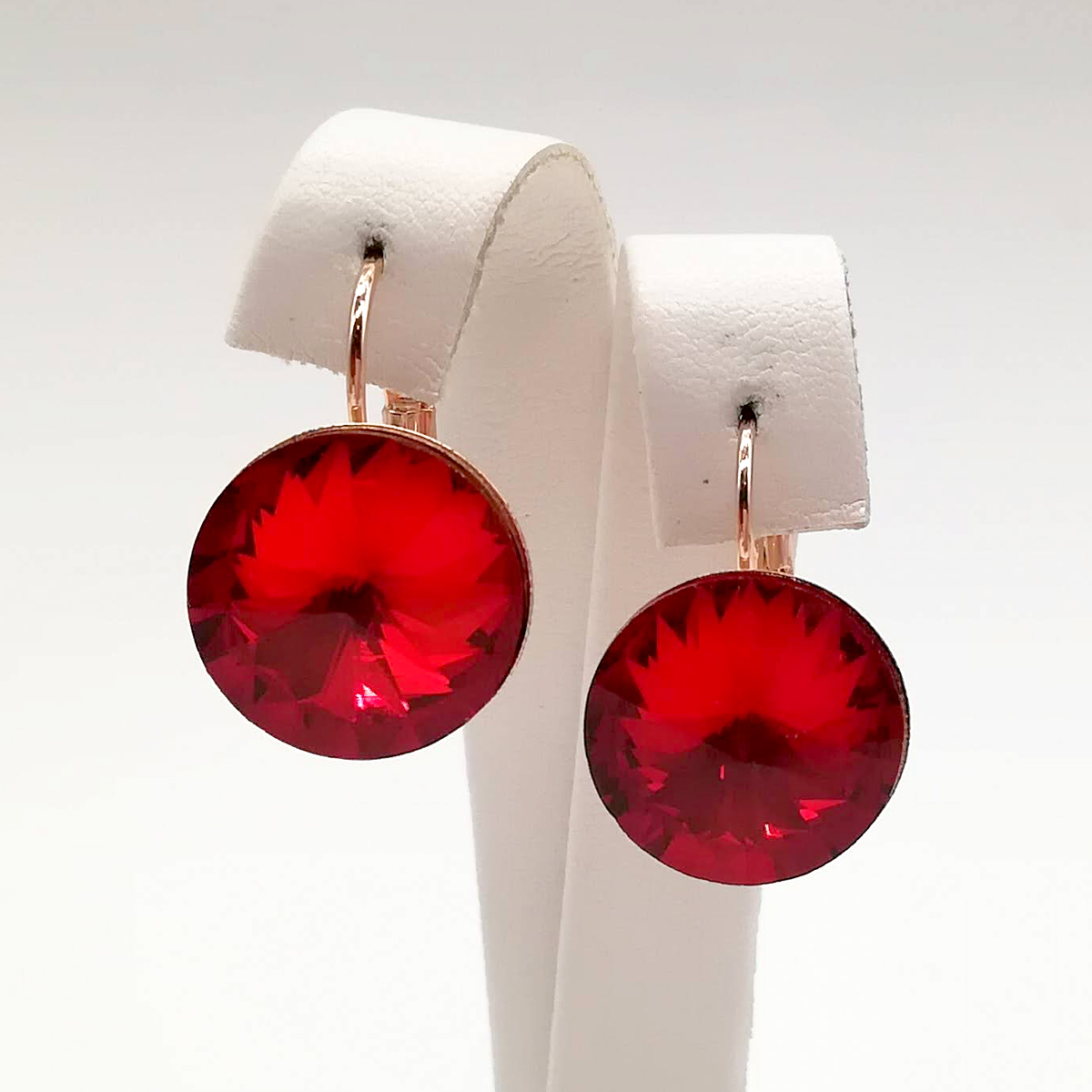 

Серьги SONATA из медицинского золота, кристаллы Swarovski насыщенно-красного цвета, позолота PO, 24733