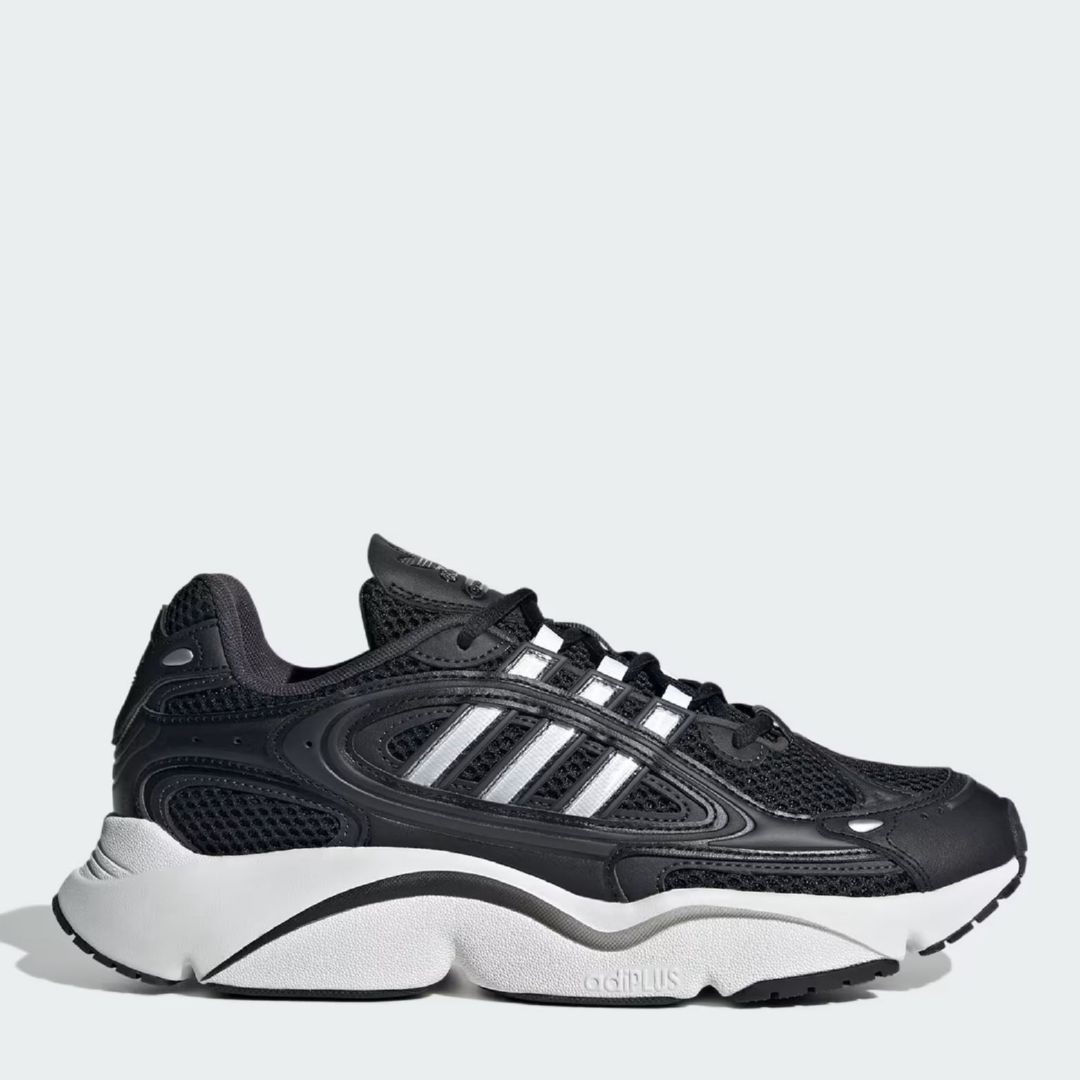 Акція на Чоловічі кросівки Adidas Ozmillen IF9593 41.5 (7.5UK) 26 см Cblack/Ftwwht/Carbon від Rozetka