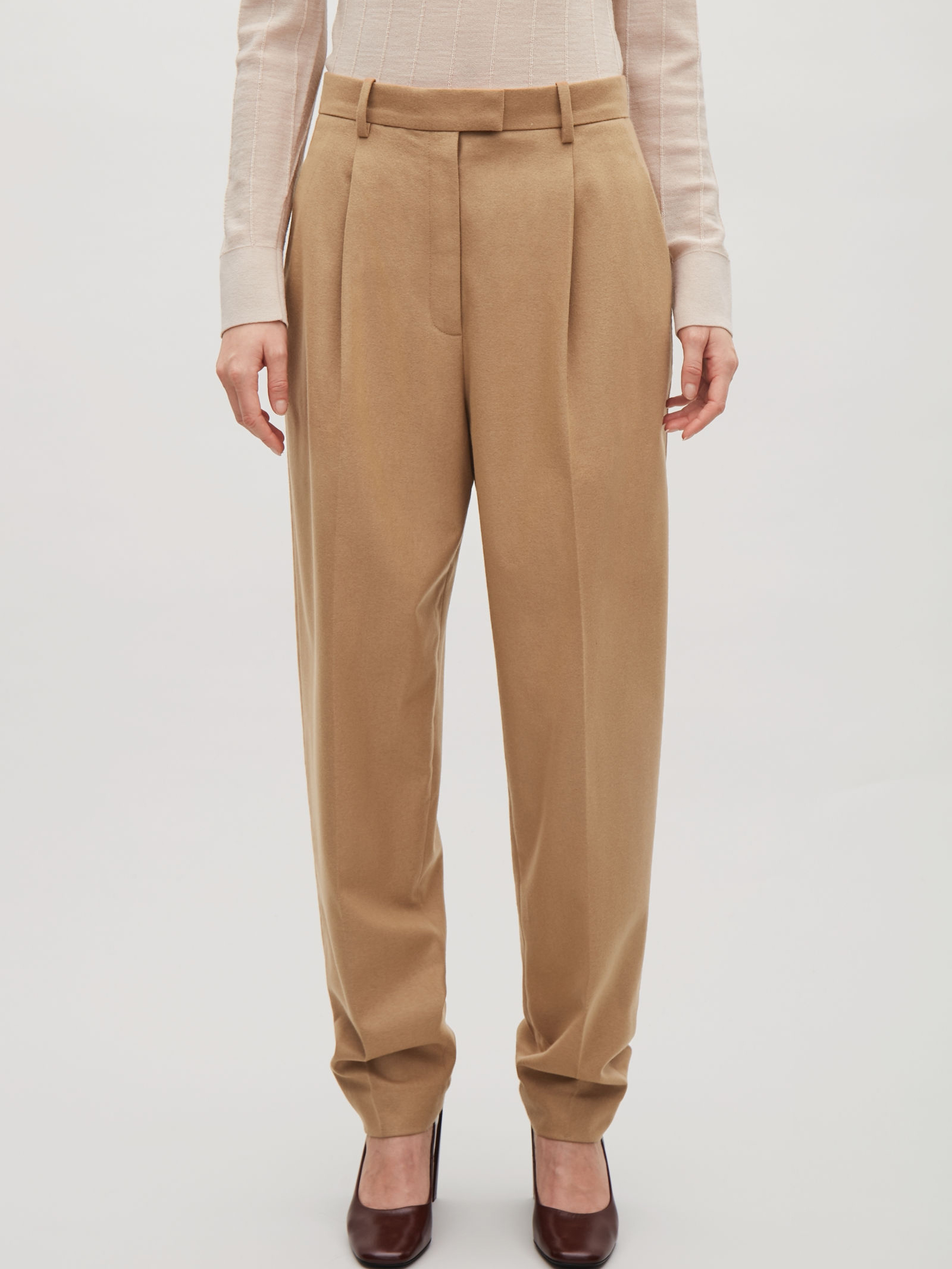 

Брюки COS 3012-5739726 40 Темно-бежевые