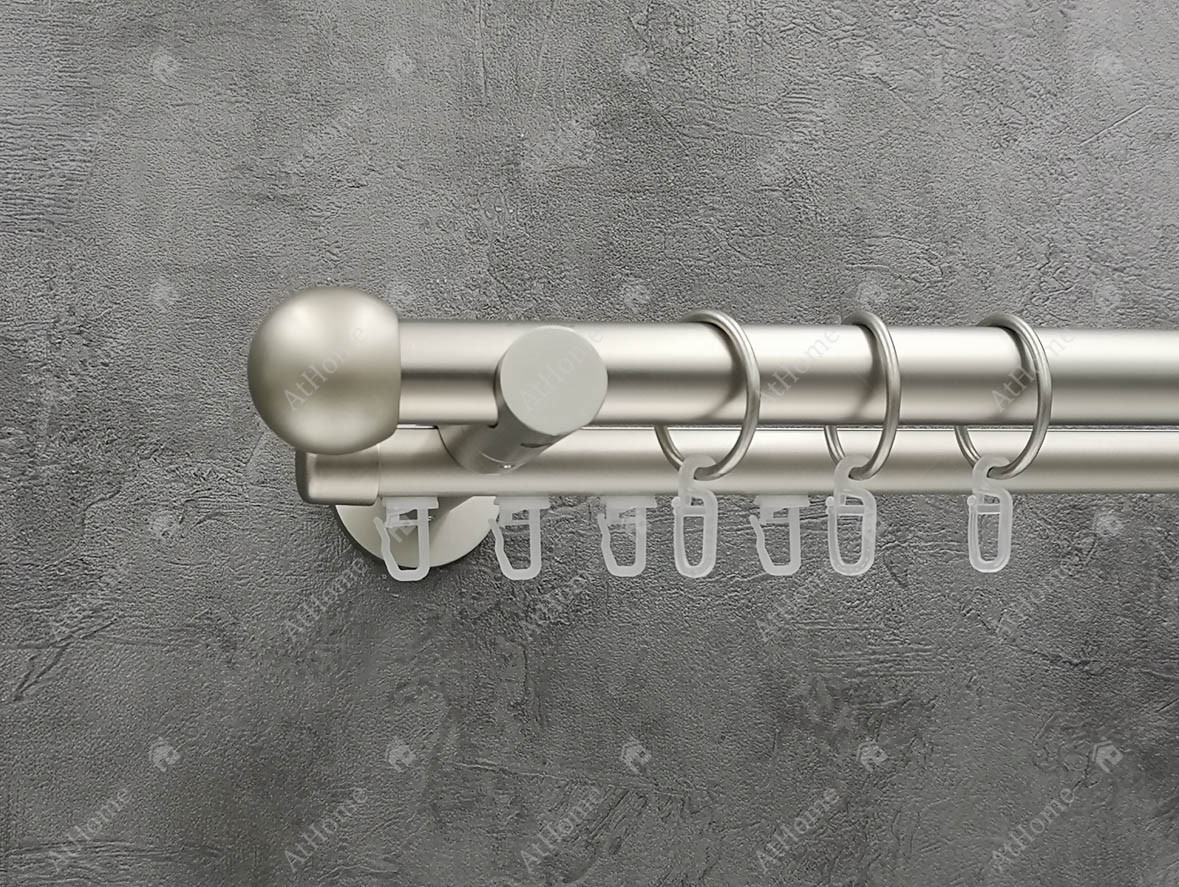 

Карниз Quadrum Шар Болонь 160 см двойной универсальный Сатин 25/19 мм гладкая/импрессионная (кольца с крючками)