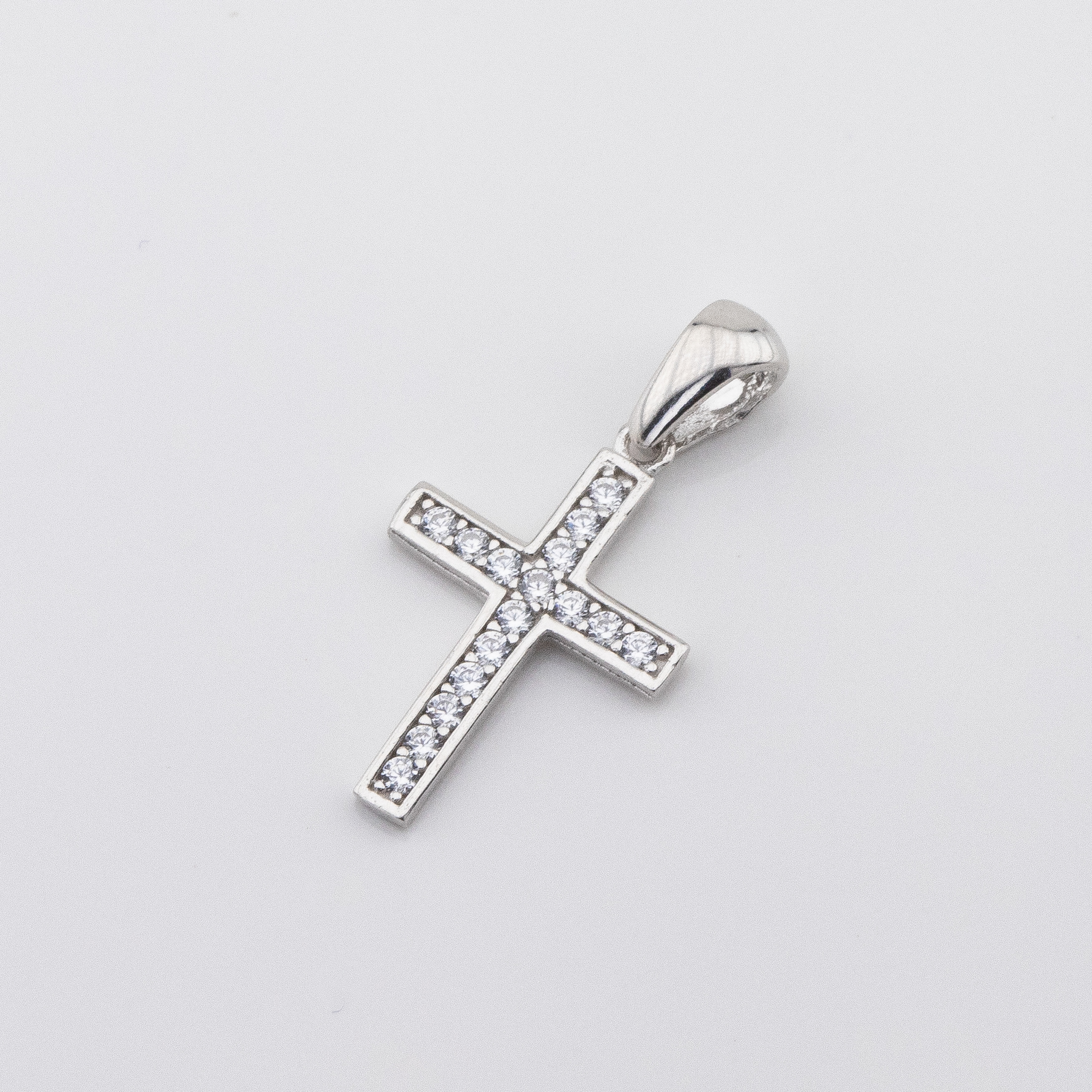 

Серебряный крестик с фианитами P13779 Диамант