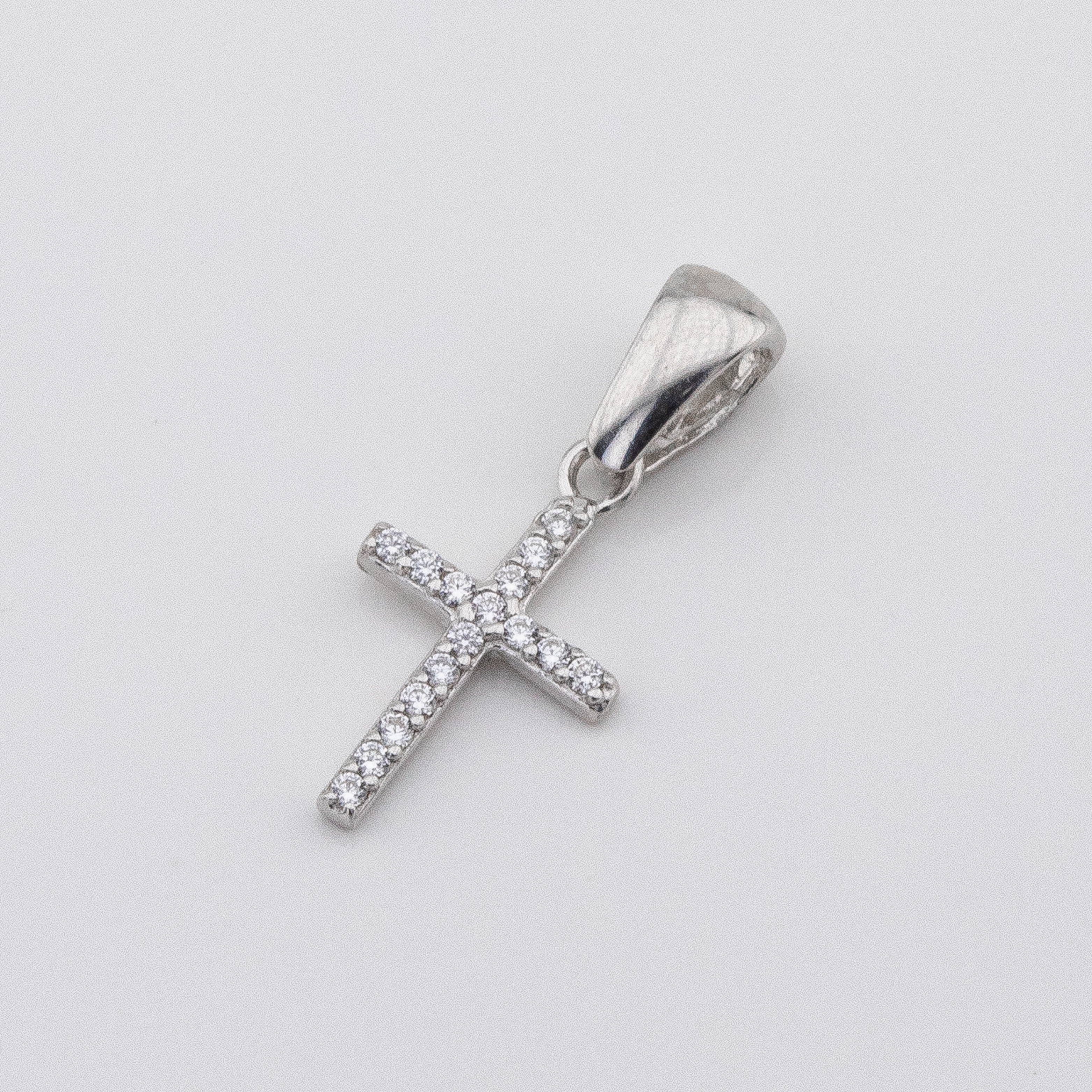 

Серебряный крестик с фианитами P13740 Диамант