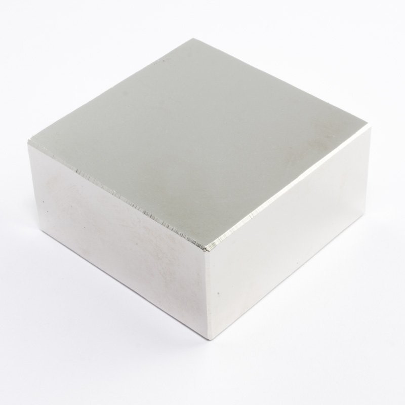 

Неодимовый магнит ONYX-MAGNET 51х51х25 мм Сила: 150кг N42 NdFeB квадрат