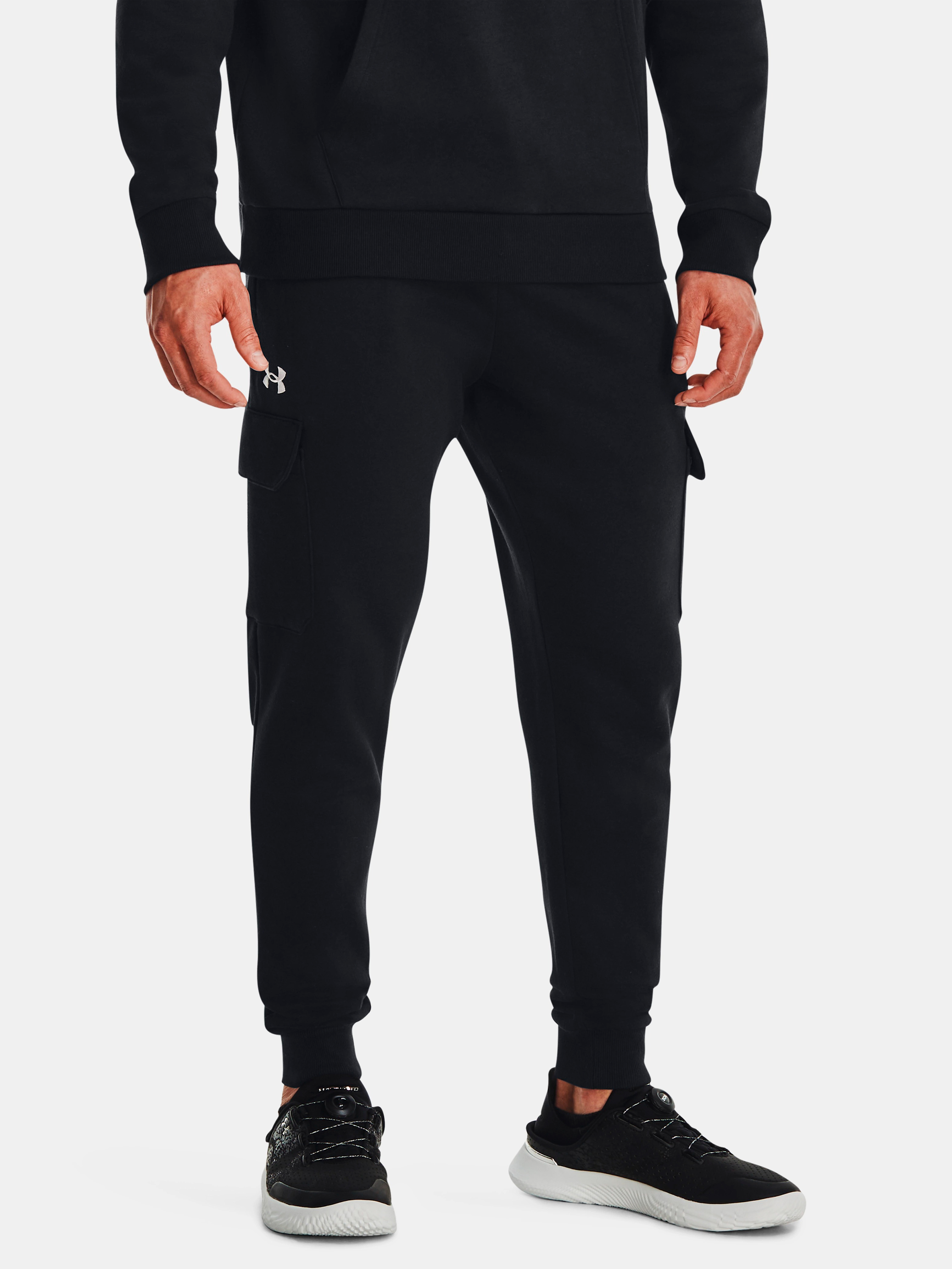 Акція на Спортивні штани утеплені чоловічі Under Armour Ua Rival Fleece Cargo Jogger 1382134-001 XL Чорні від Rozetka