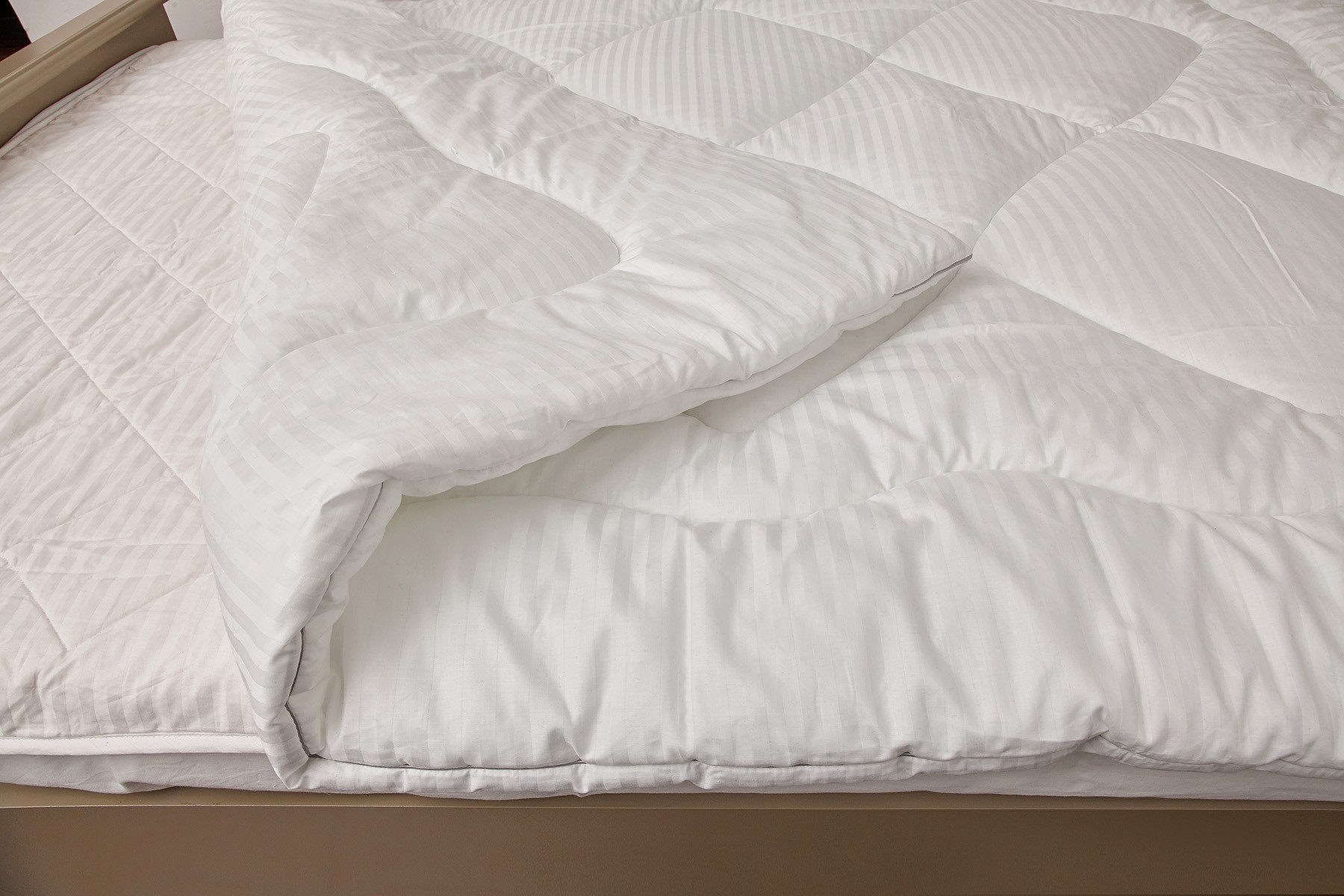 

Гипоаллергенное одеяло зимнее Perri Hypoallergenic 140х205 см
