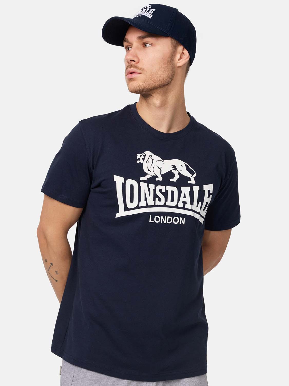 Акція на Футболка бавовняна довга чоловіча Lonsdale LOGO 119083-3008 XXL NAVY від Rozetka