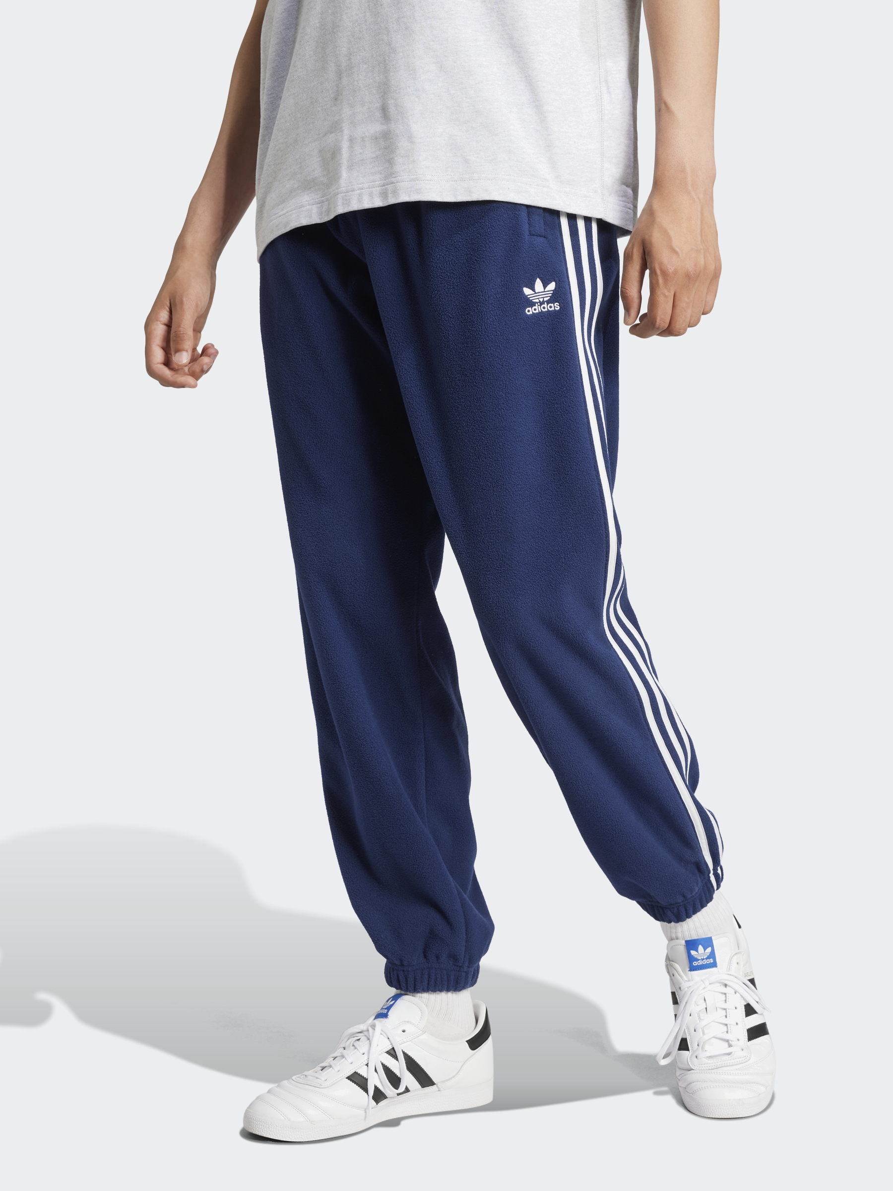 Акція на Спортивні штани чоловічі Adidas Originals Fleece Sweatpan IZ2489 L Сині від Rozetka