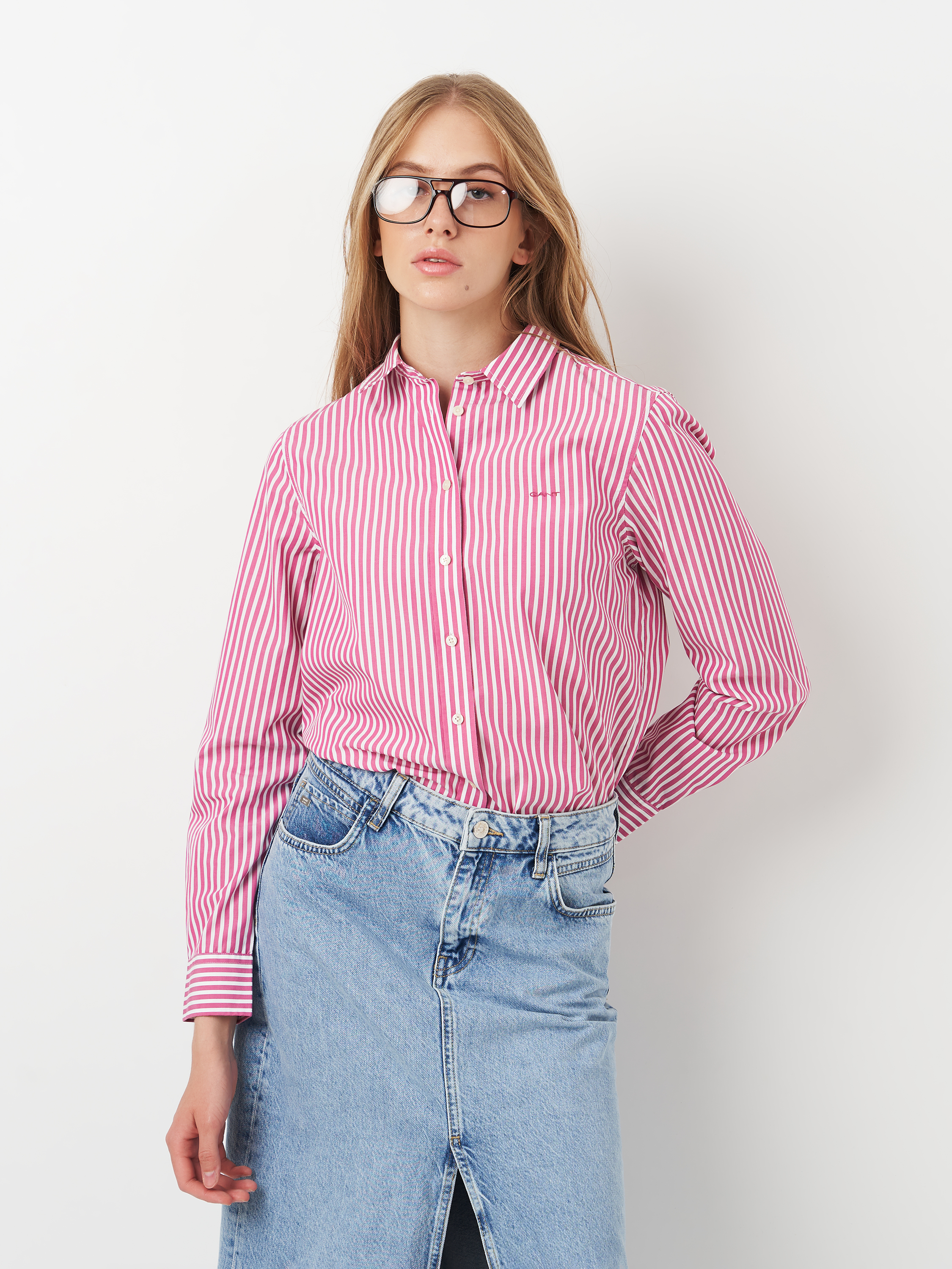 Акція на Сорочка бавовняна жіноча GANT Reg Poplin Striped Shirt 4300214-548 34 Рожева від Rozetka