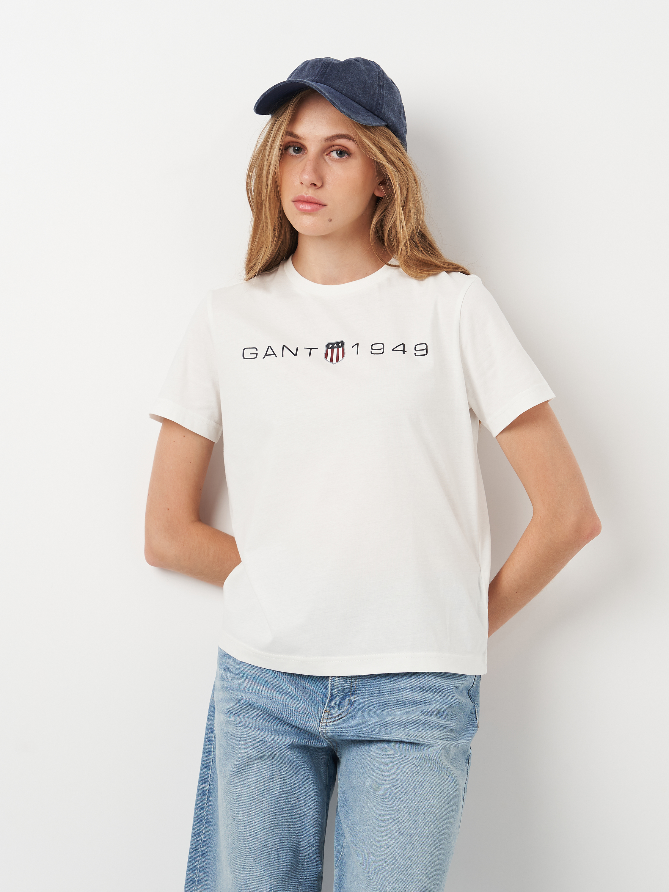 Акція на Футболка бавовняна жіноча GANT Reg Printed Graphic T-Shirt 4200753-113 S Біла від Rozetka