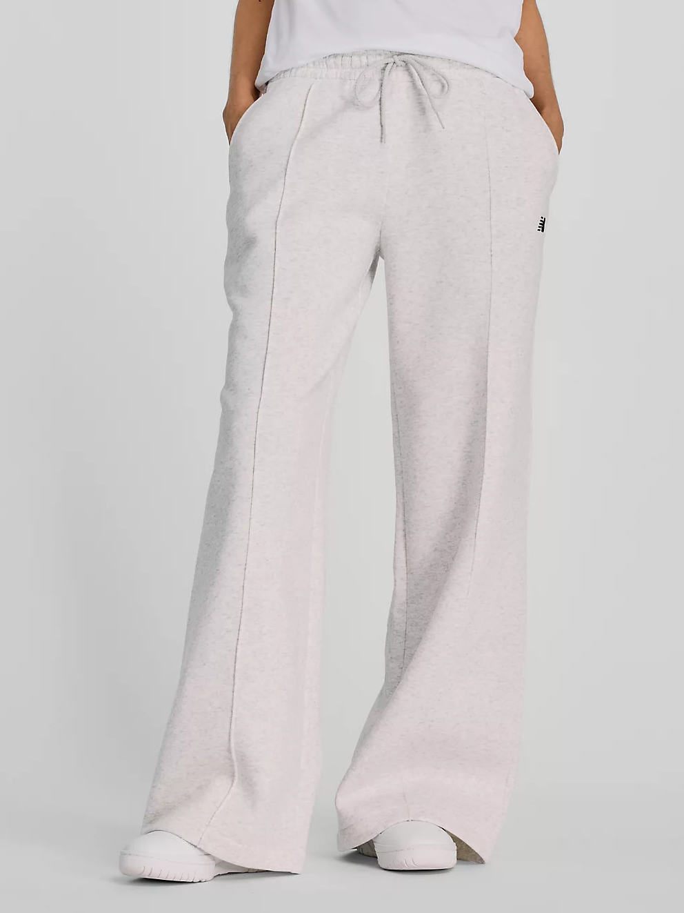 Акція на Спортивні штани на флісі жіночі New Balance Fleece Wide Leg WP43535AHH S Білі від Rozetka