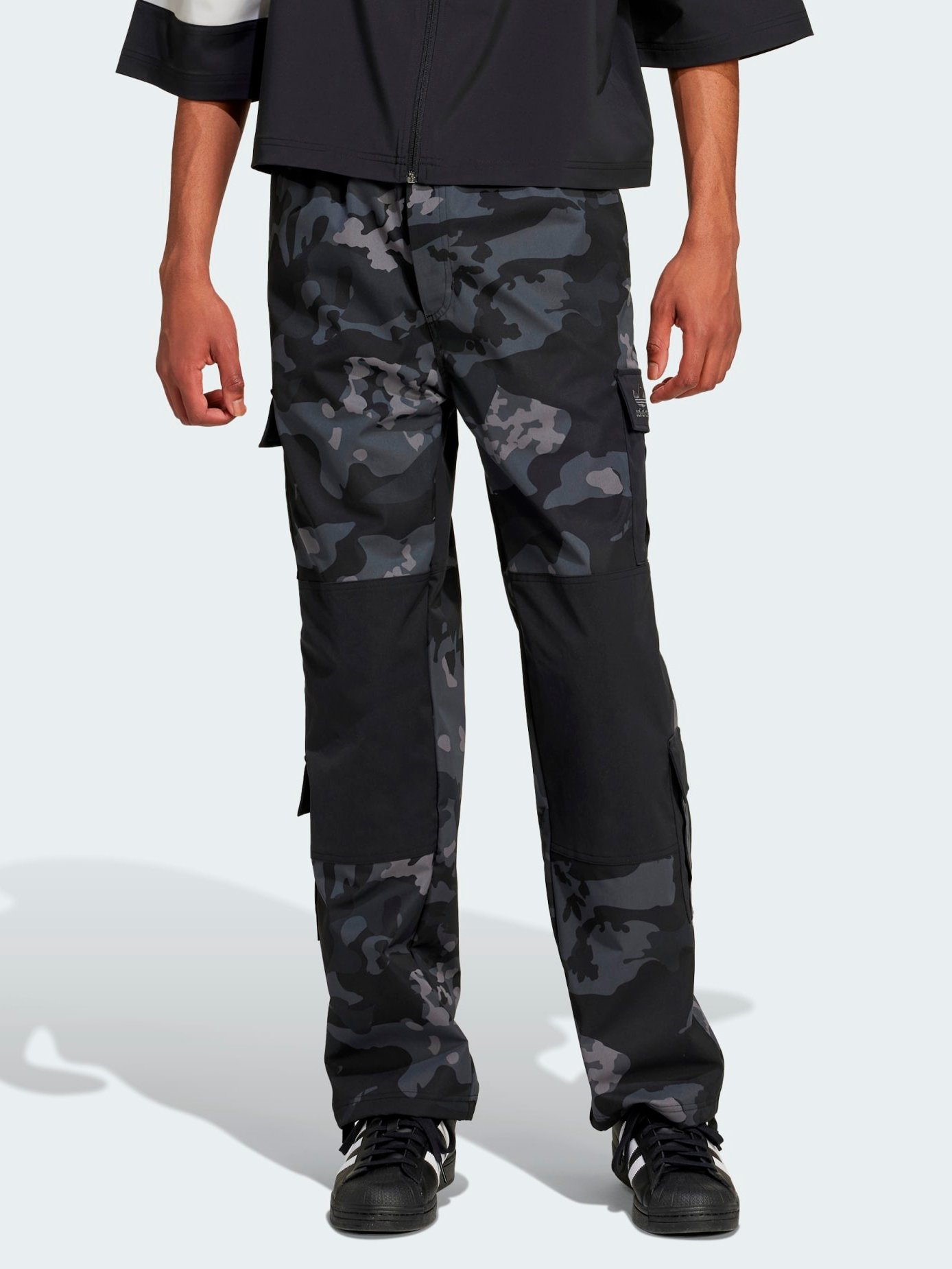 Акція на Спортивні штани чоловічі Adidas Originals Camo Cargo Pant IZ2523 2XL Чорні від Rozetka