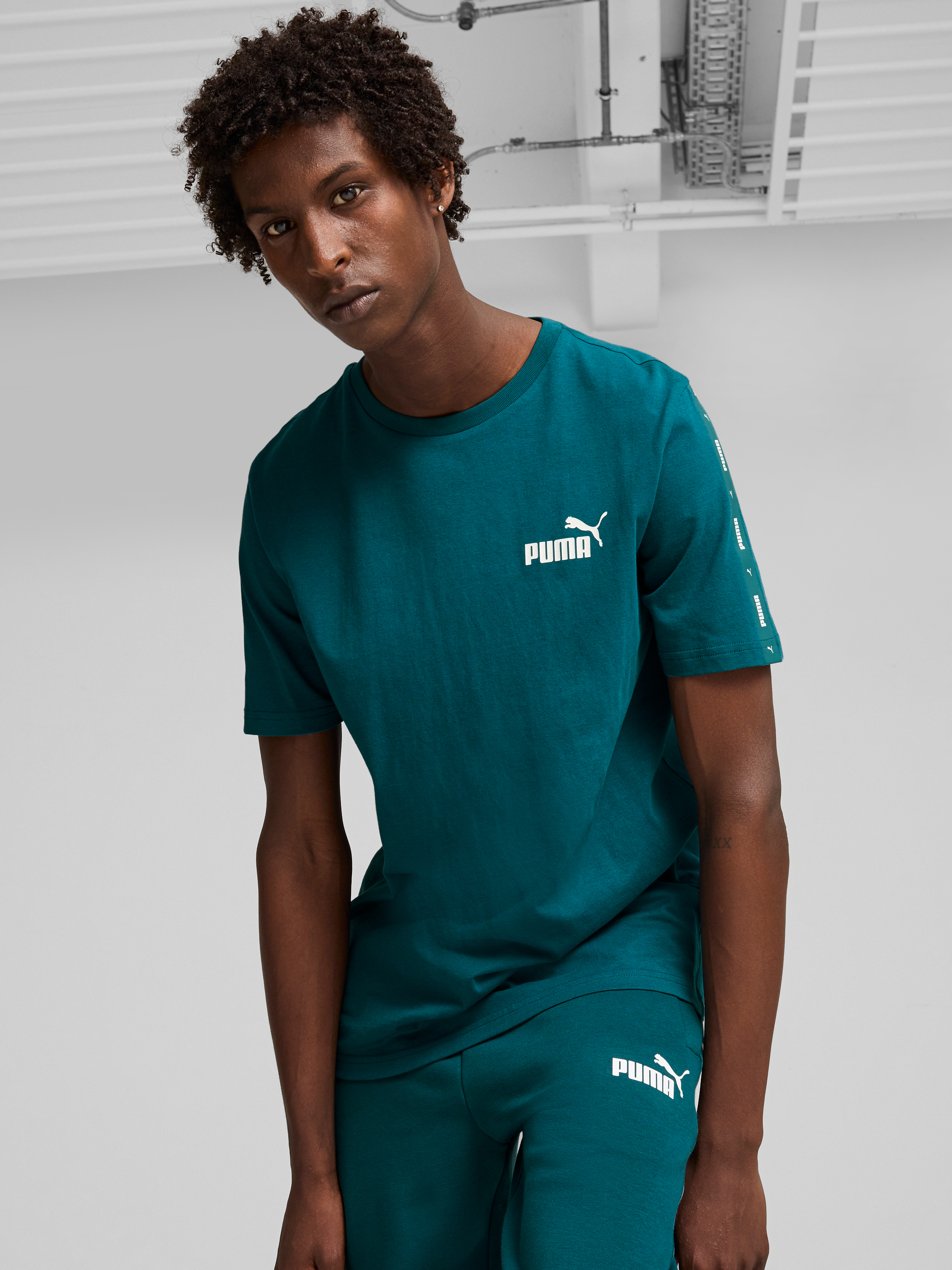 Акція на Футболка бавовняна чоловіча Puma Ess+ Tape Tee 84738208 L Зелена від Rozetka