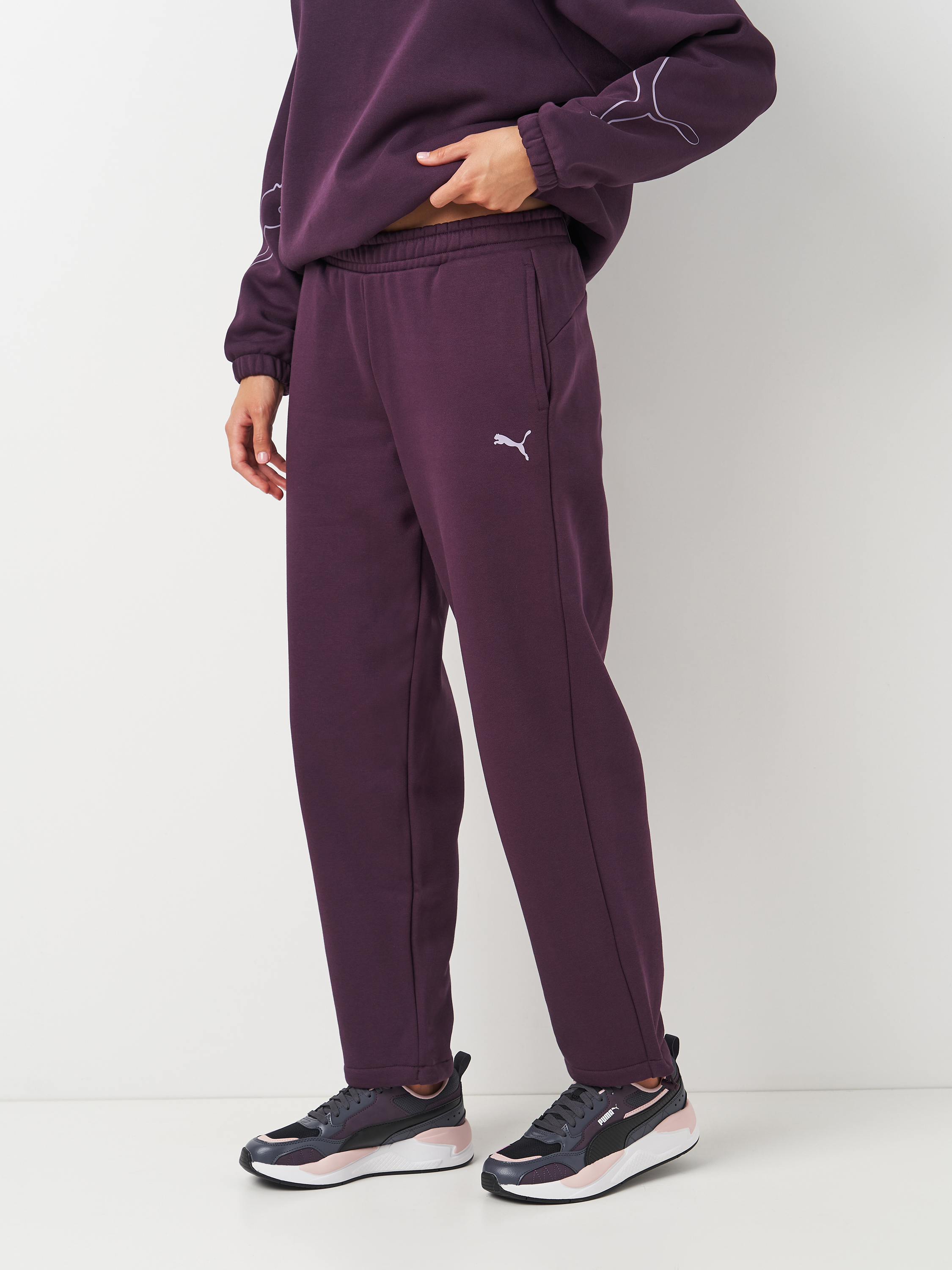 Акція на Спортивні штани на флісі жіночі Puma Motion Pants Fl 68168444 XS Фіолетові від Rozetka