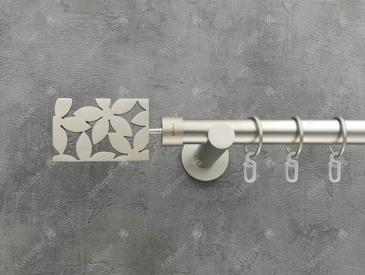 

Карниз Quadrum Делия 240 см одинарный универсальный Сатин 25 мм гладкая (кольца с крючками)