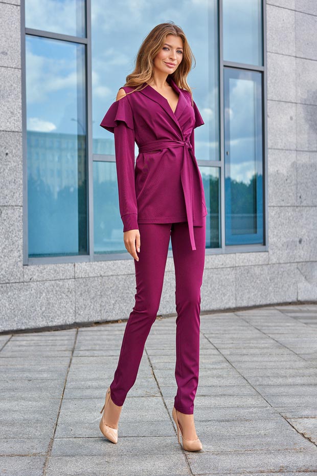 

Женский JADONE FASHION брючный костюм из костюмной ткани с воланом и открытыми плечами Стефани цвет бордовый  (Брючный костюм Стефани марсала, Женский JADONE FASHION брючный костюм из костюмной ткани с воланом и открытыми плечами Стефани цвет бордовый M (
