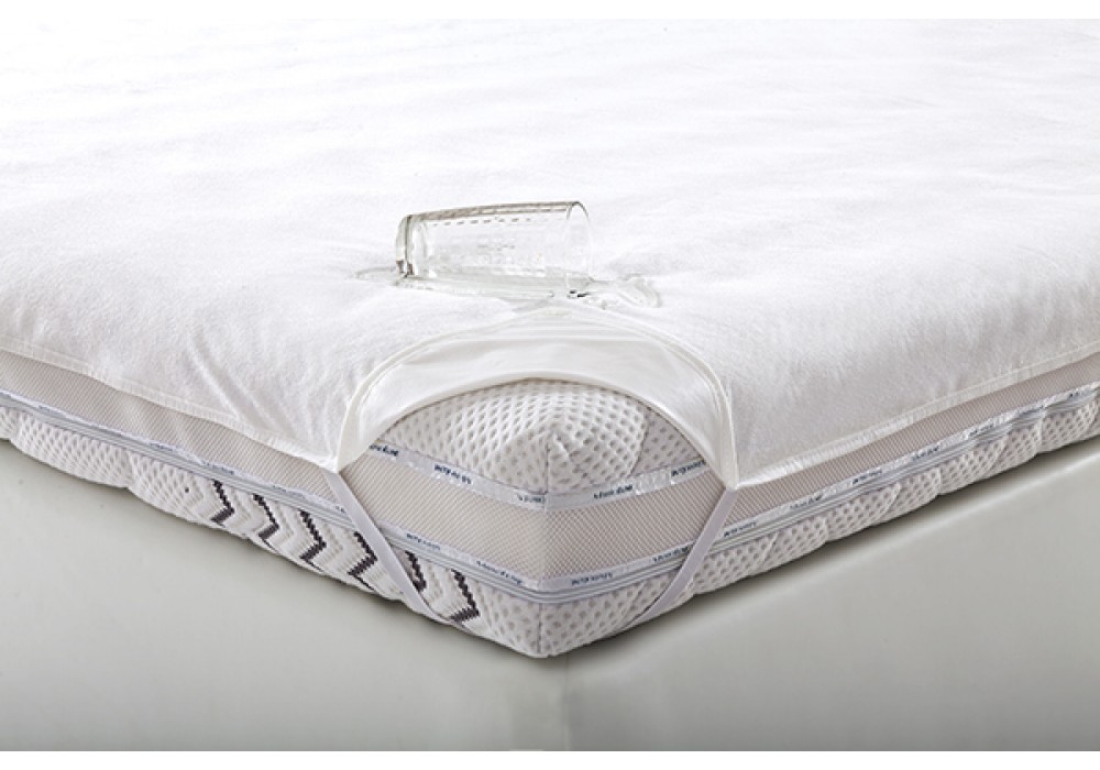 

Наматрасник Matroluxe влагостойкий с угловыми фиксаторами 180x200 см