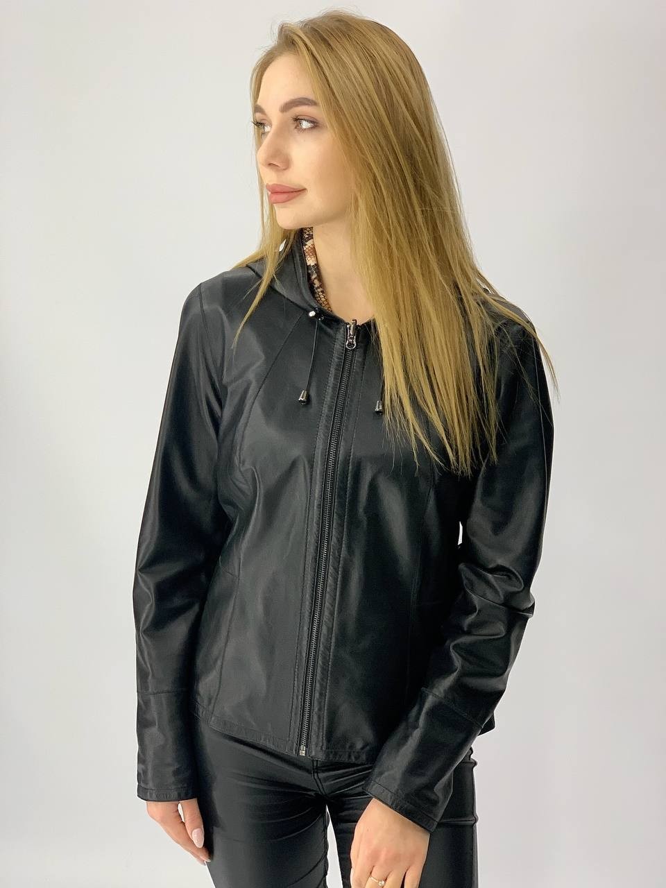 

Женская кожаная куртка Vizon 15307-A 2XL Черный