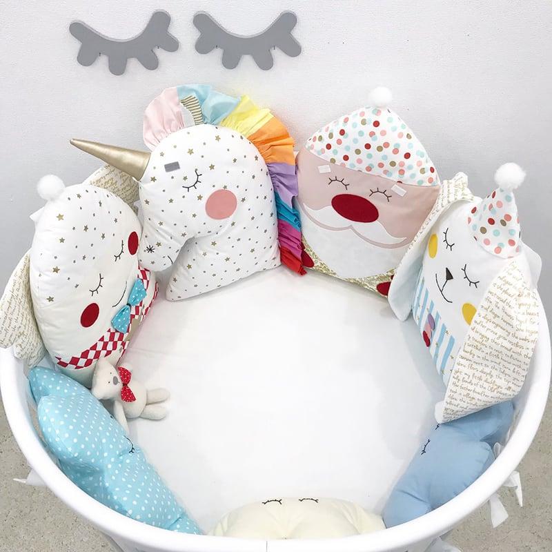 

Бортики игрушки в овальную кроватку "Тойсики" BabyKomfort + 2 простыни на резинке Новогодняя сказка