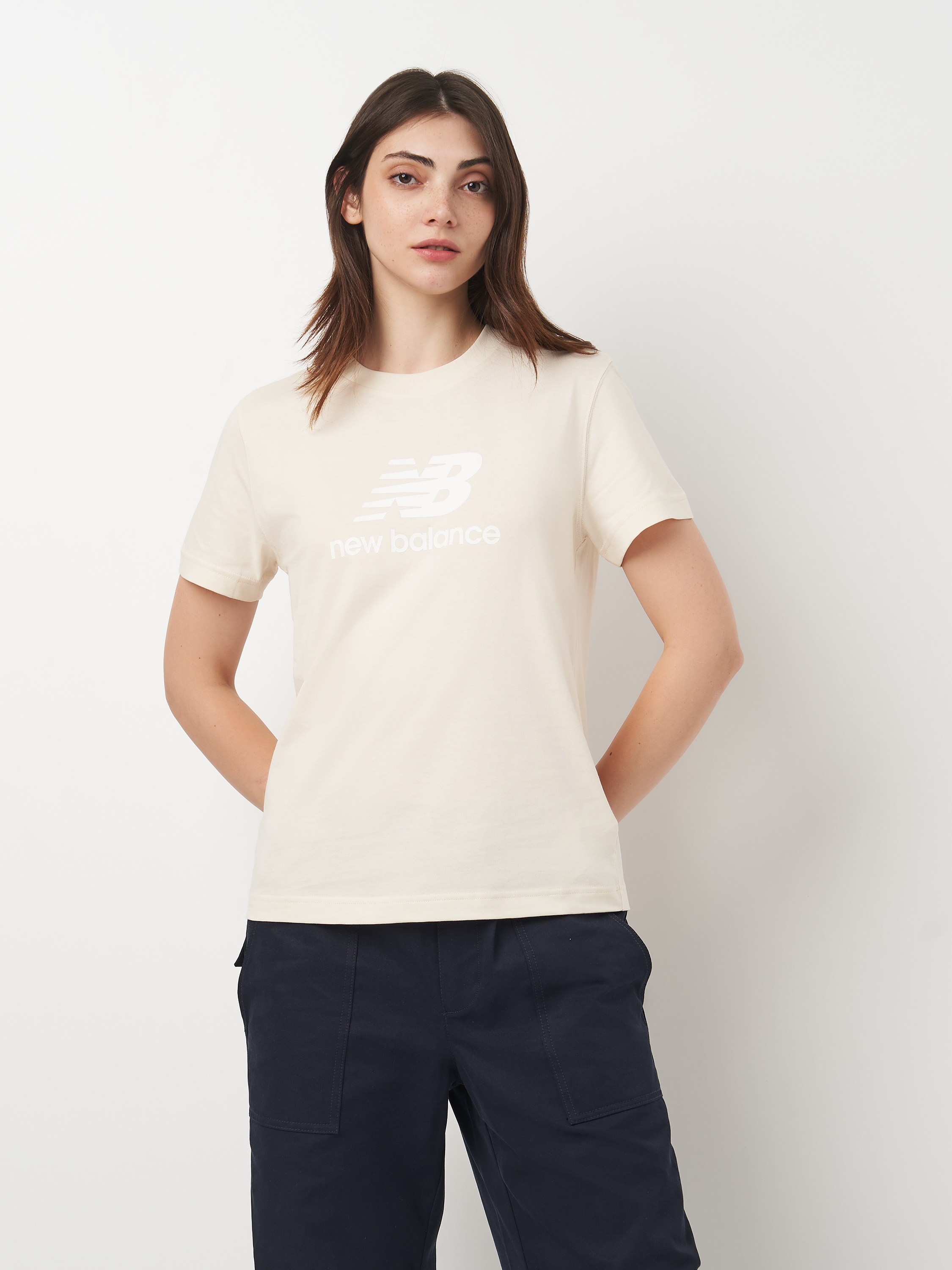 Акція на Футболка бавовняна жіноча New Balance Essentials Jersey Logo WT41502LIN L Бежева від Rozetka