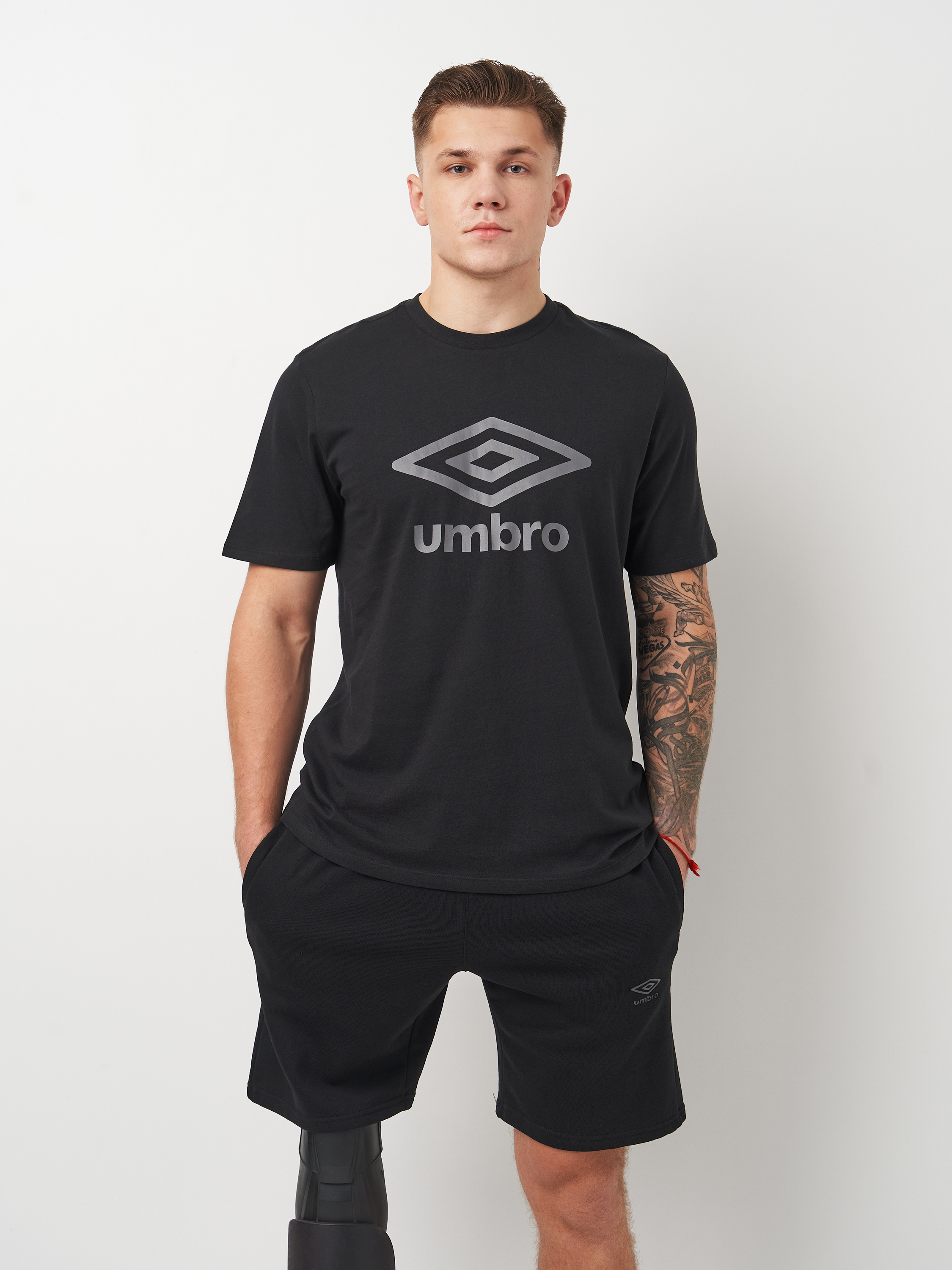 Акція на Футболка бавовняна довга чоловіча Umbro Large Logo Tee 66413U-78F M Чорна від Rozetka