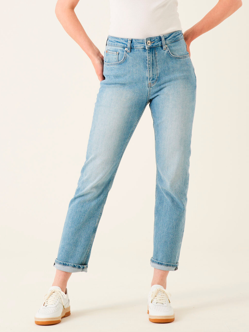 Акція на Джинси Mom's жіночі Garcia Jeans 295-4014 25-28 Сині від Rozetka