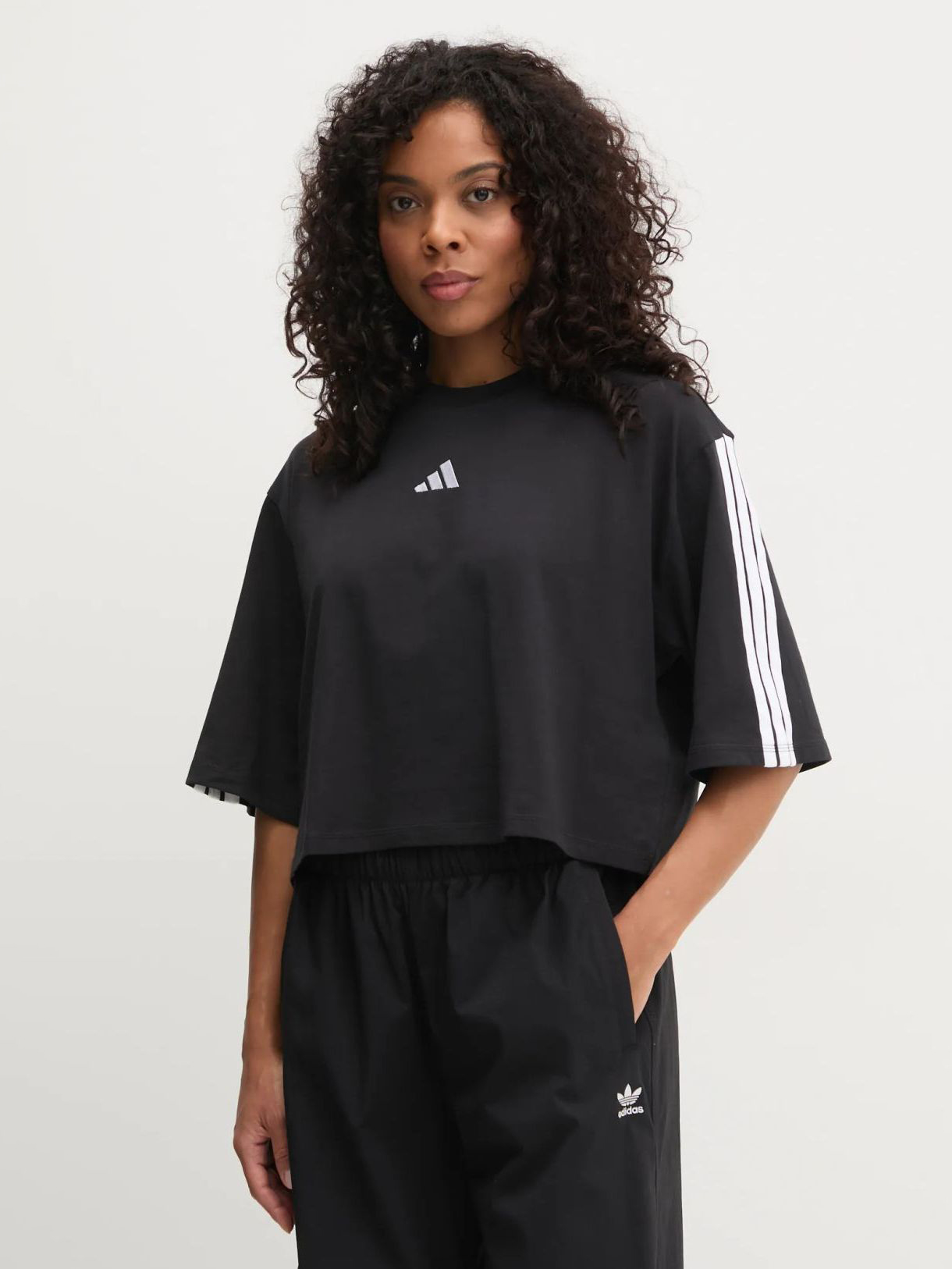 Акція на Футболка бавовняна оверсайз коротка жіноча Adidas W 3S Sj Tlr T JD4998 XL Black/White від Rozetka