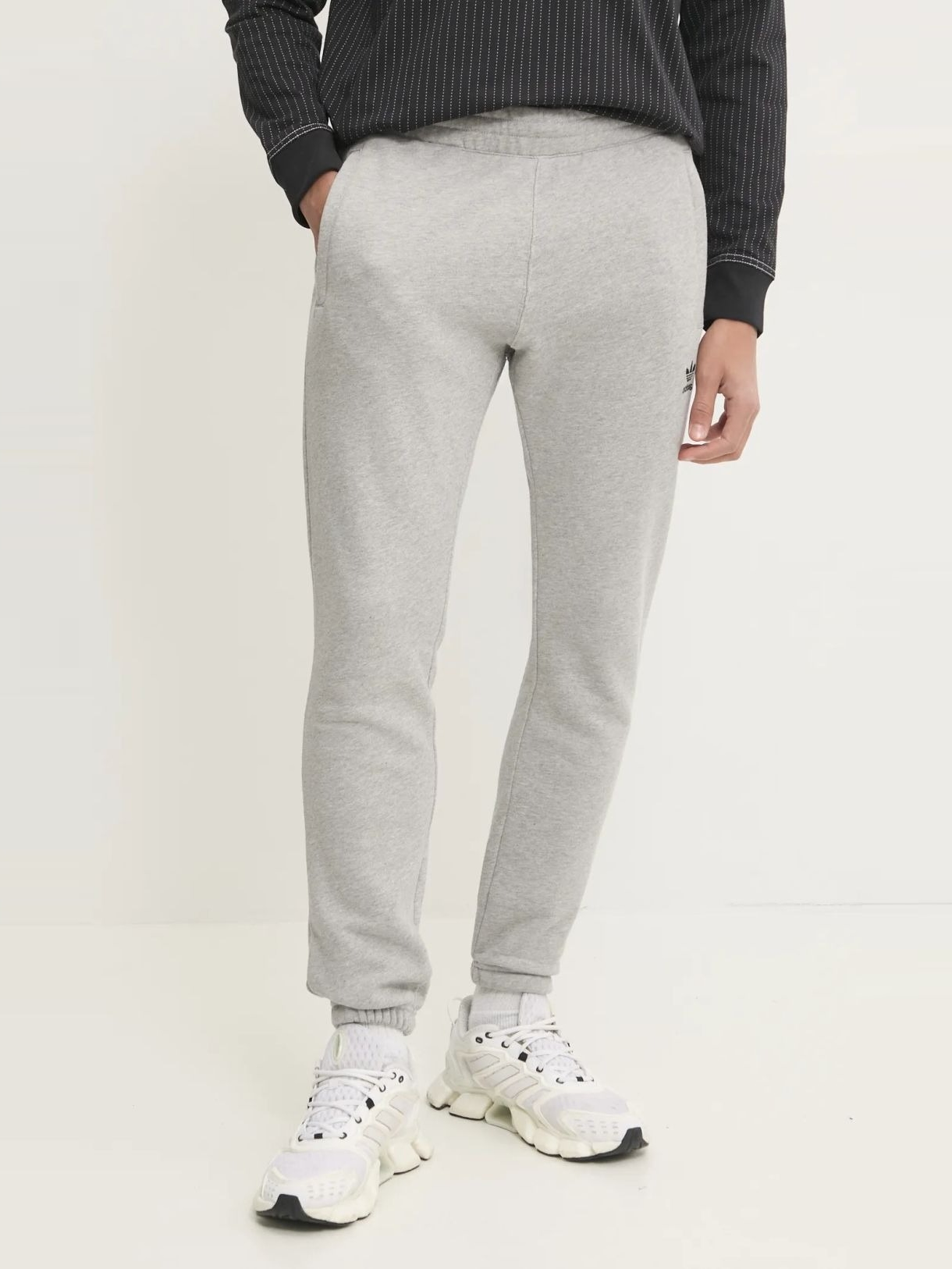 Акція на Спортивні штани чоловічі Adidas Originals Ess Pants Ft JD2424 L Mgreyh від Rozetka