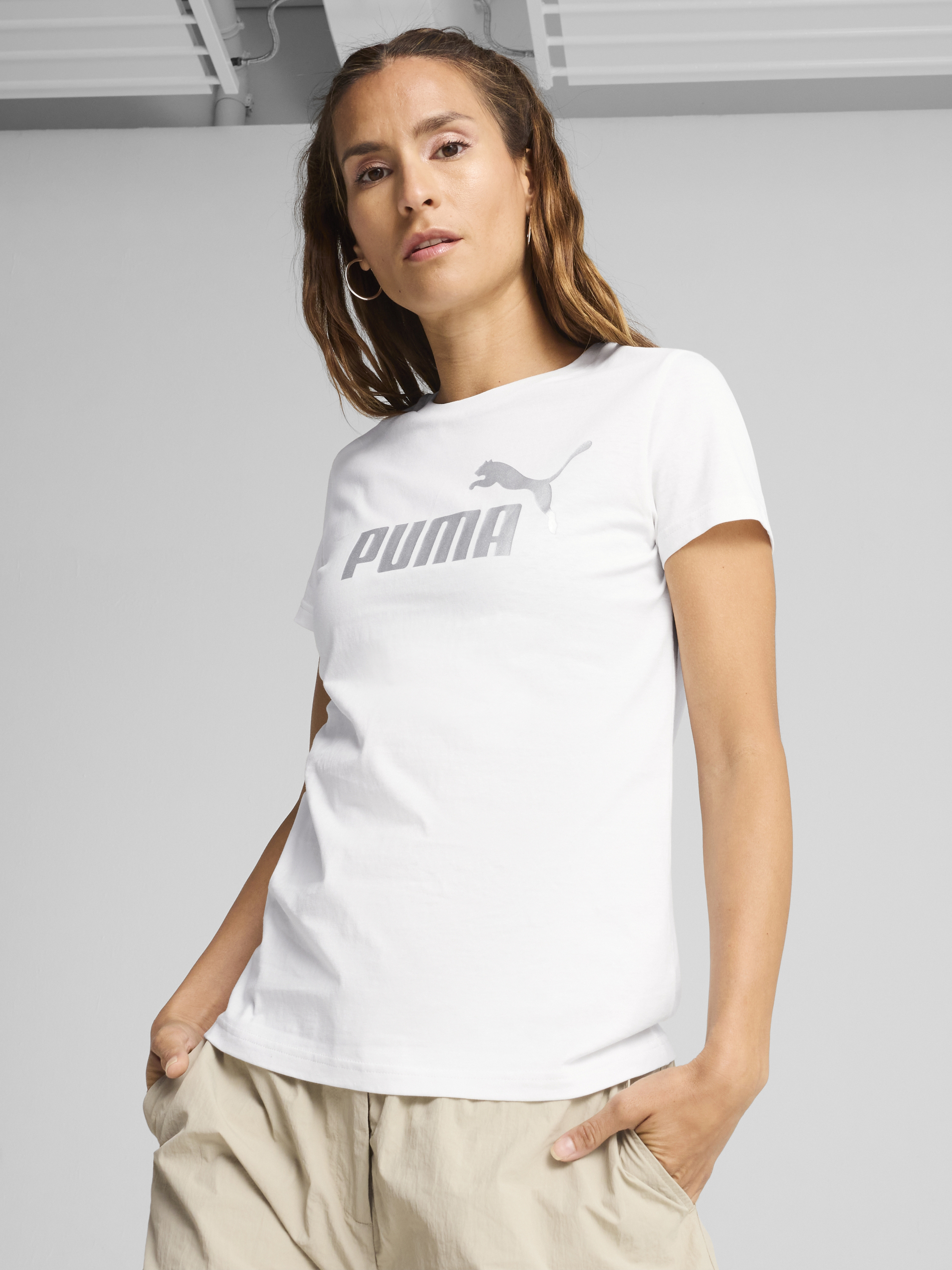 Акція на Футболка бавовняна жіноча Puma Ess Metallic No. 1 Logo Tee 63153602 XL White-Metallic Silver від Rozetka