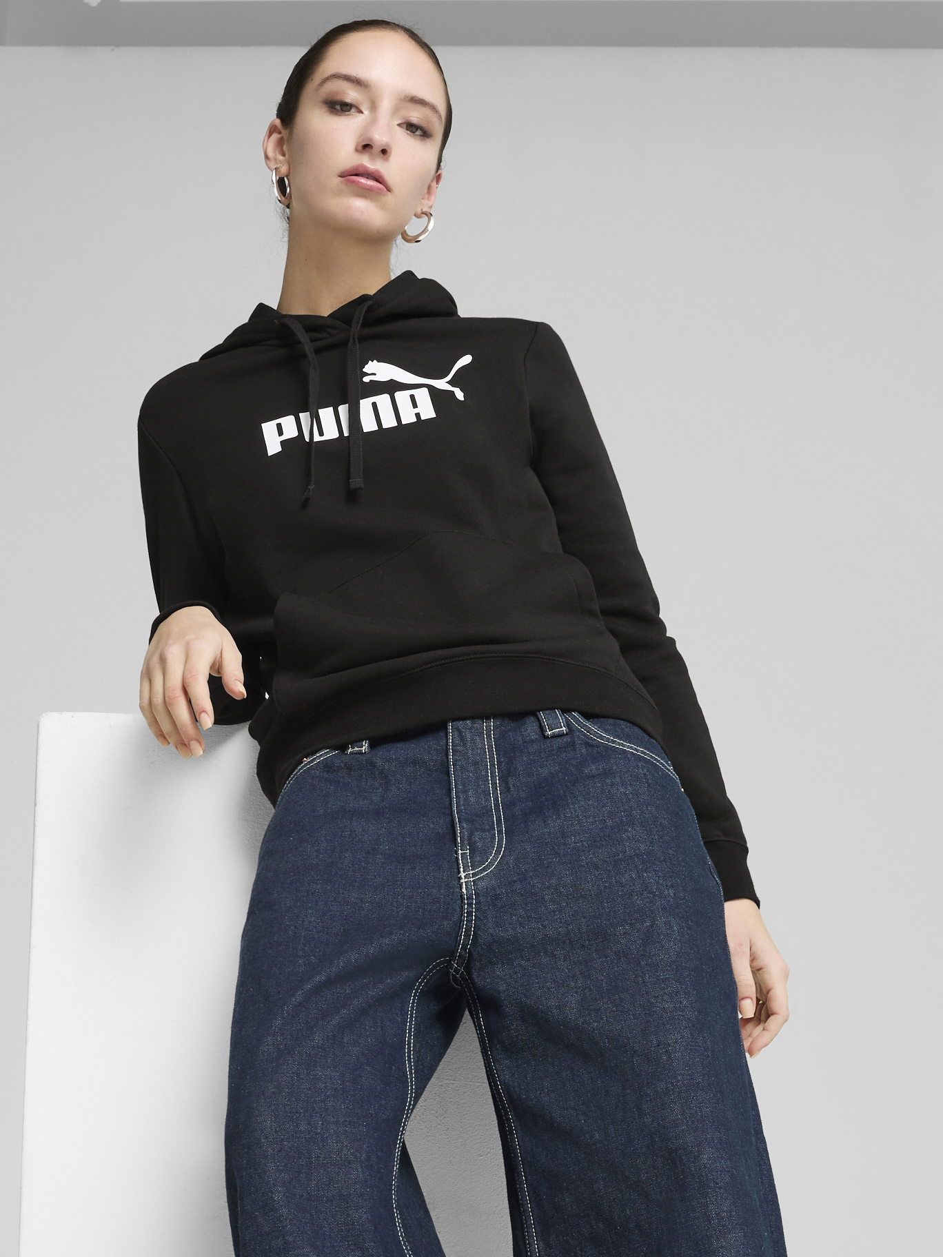 Худі жіноче Puma Ess No. 1 Logo Hoodie Tr 68239001 S Black від Rozetka на платформі USKIDKA Акція на Худі жіноче Puma Ess No. 1 Logo Hoodie Tr 68239001 S Black від Rozetka