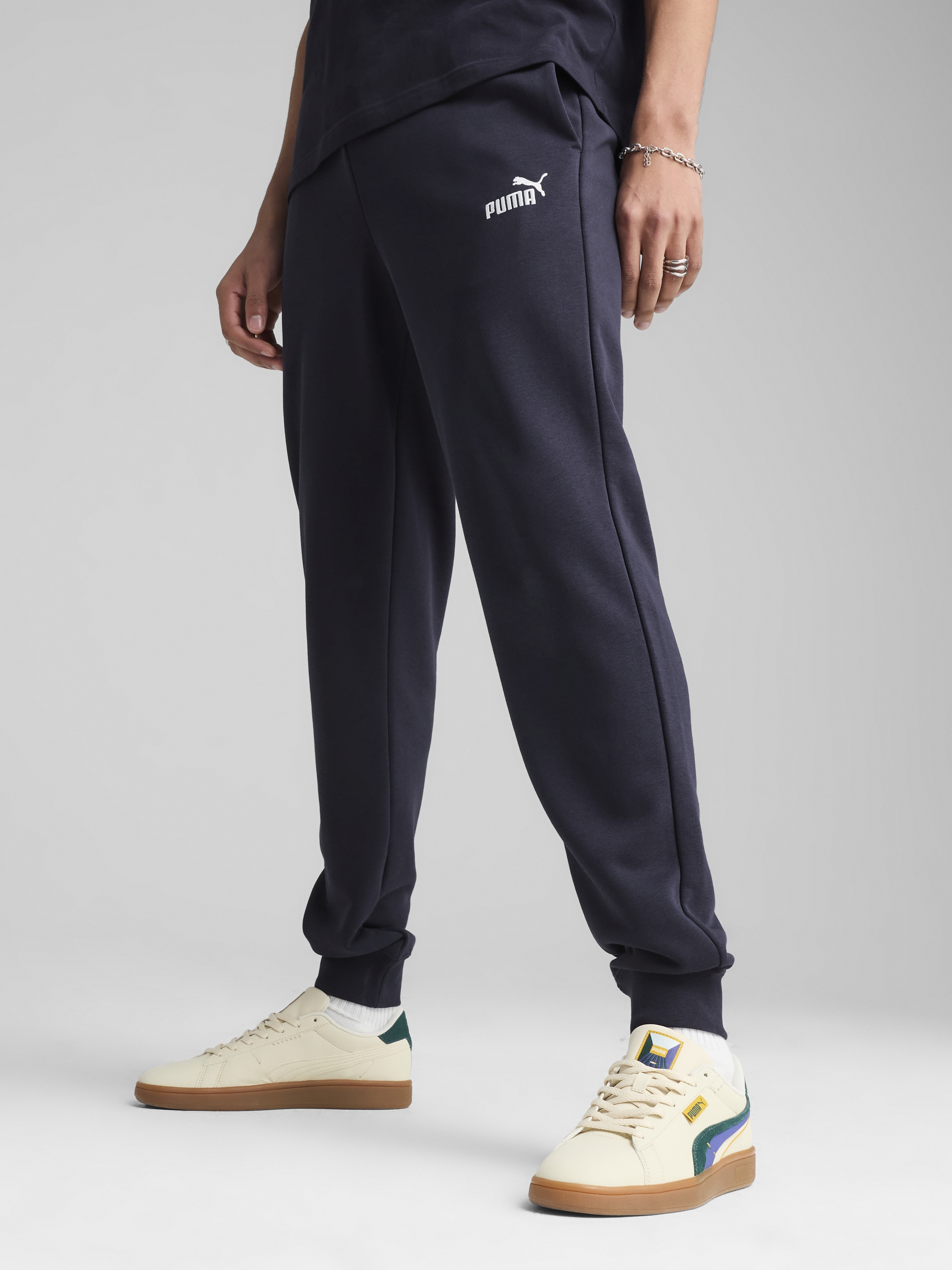 Акція на Спортивні штани чоловічі Puma Ess No. 1 Logo Sweatpants Tr Cl 68260816 L New Navy від Rozetka