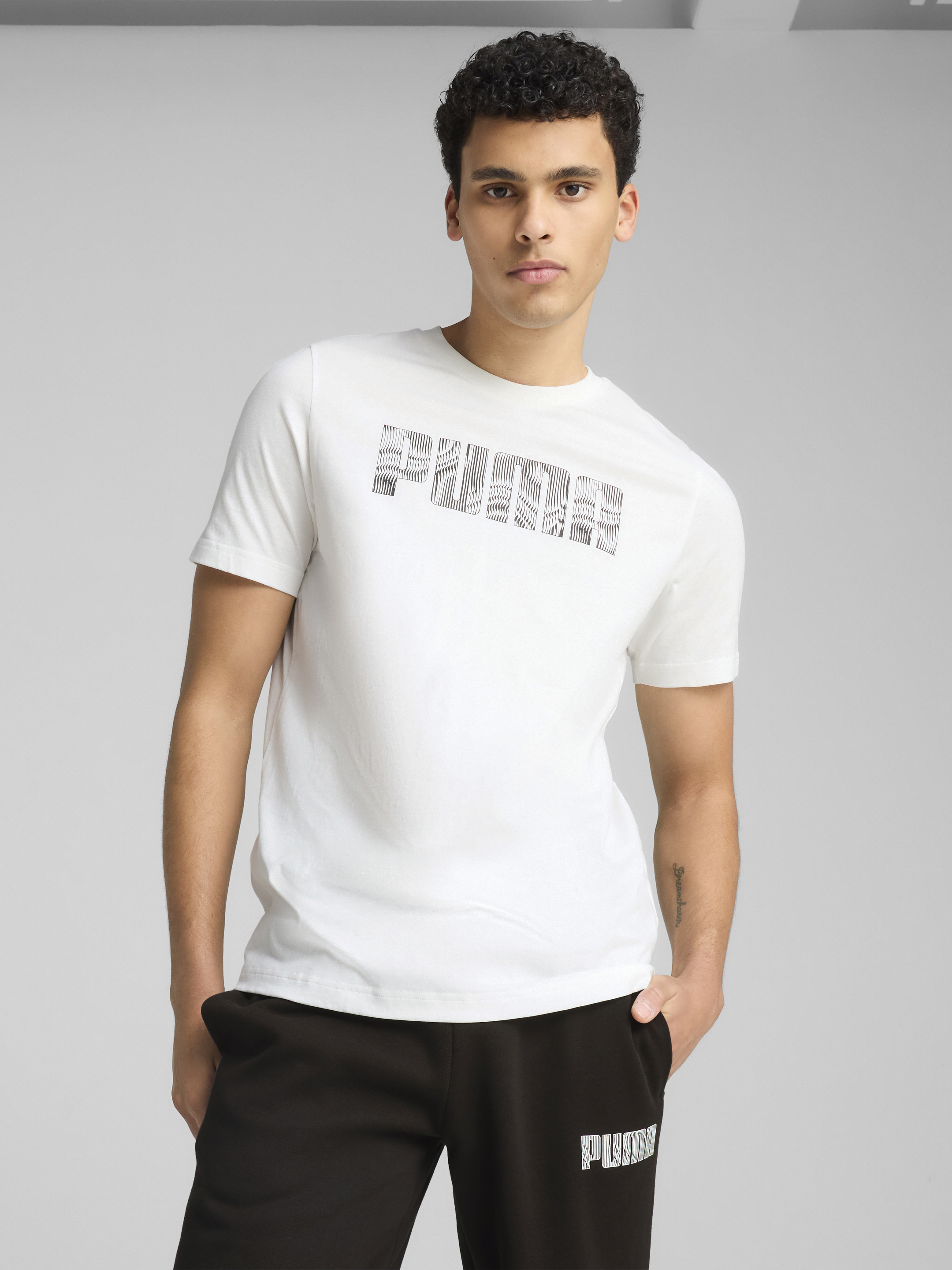 Акція на Футболка бавовняна довга чоловіча Puma Mass Merchants Tee 68465902 L White з принтом від Rozetka