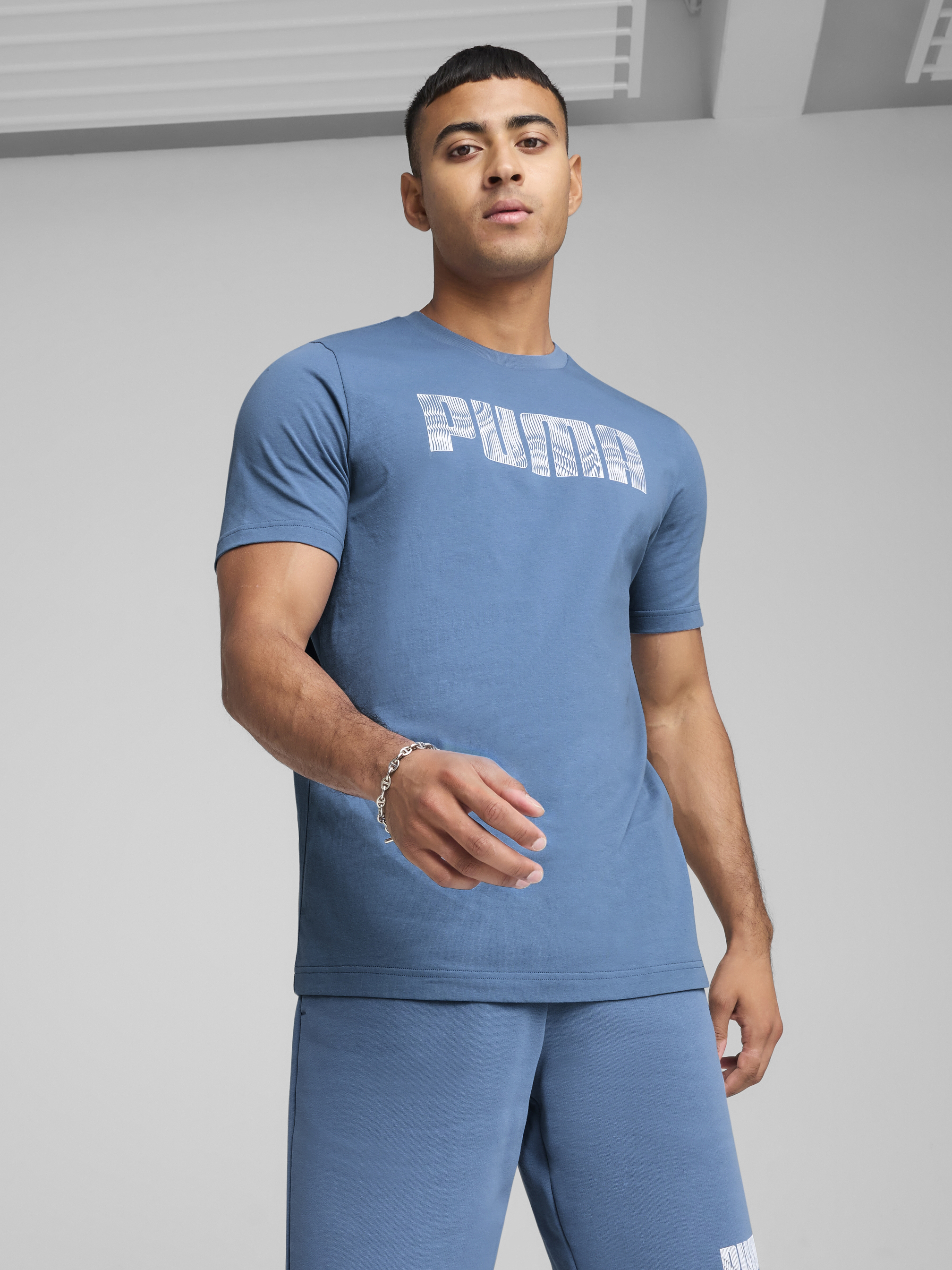 Акція на Футболка бавовняна довга чоловіча Puma Mass Merchants Tee 68465924 XL Blue Horizon з принтом від Rozetka