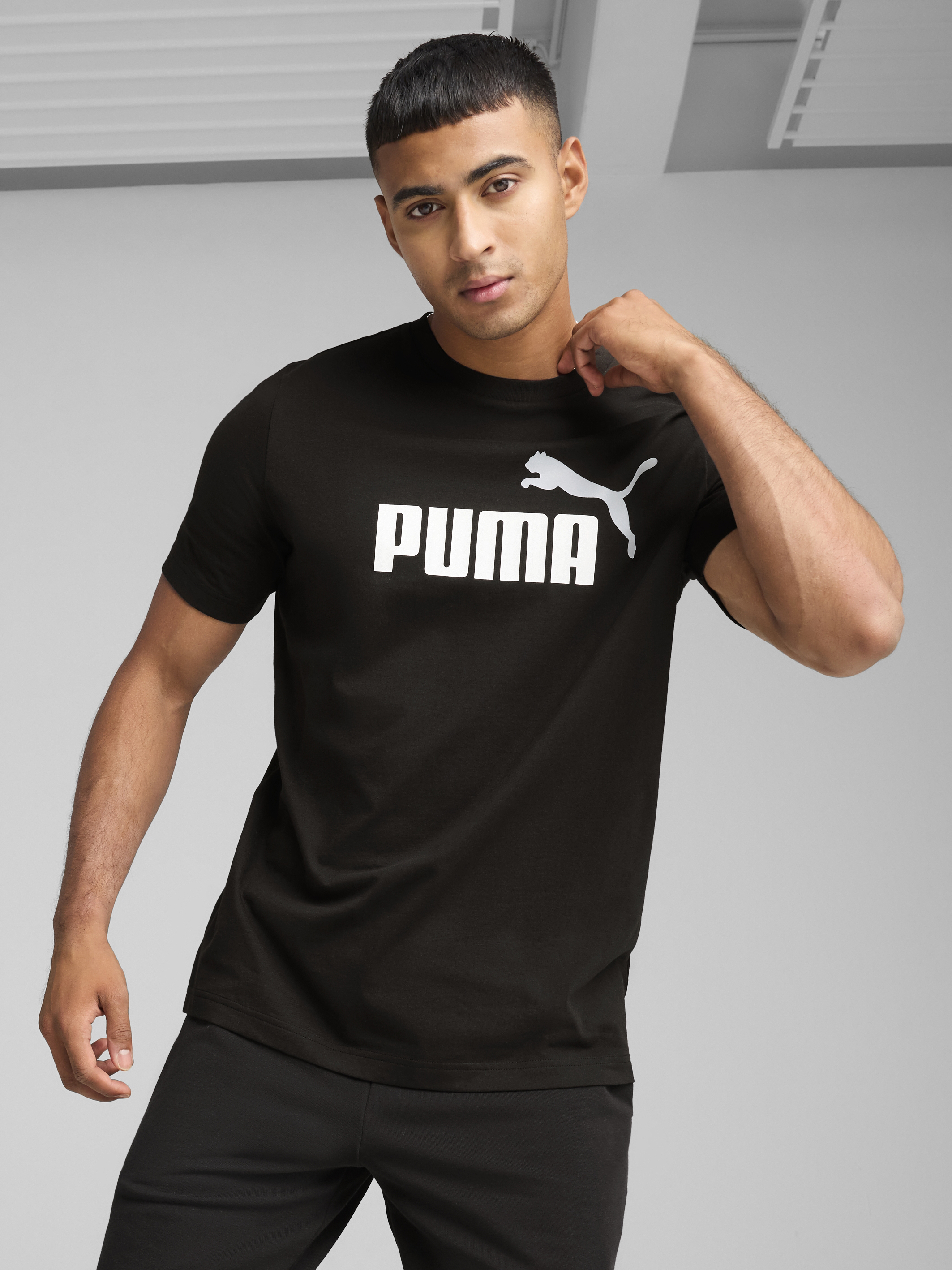 Акція на Футболка бавовняна довга чоловіча Puma Ess 2 Color No. 1 Logo Tee 68470801 2XL Black з принтом від Rozetka