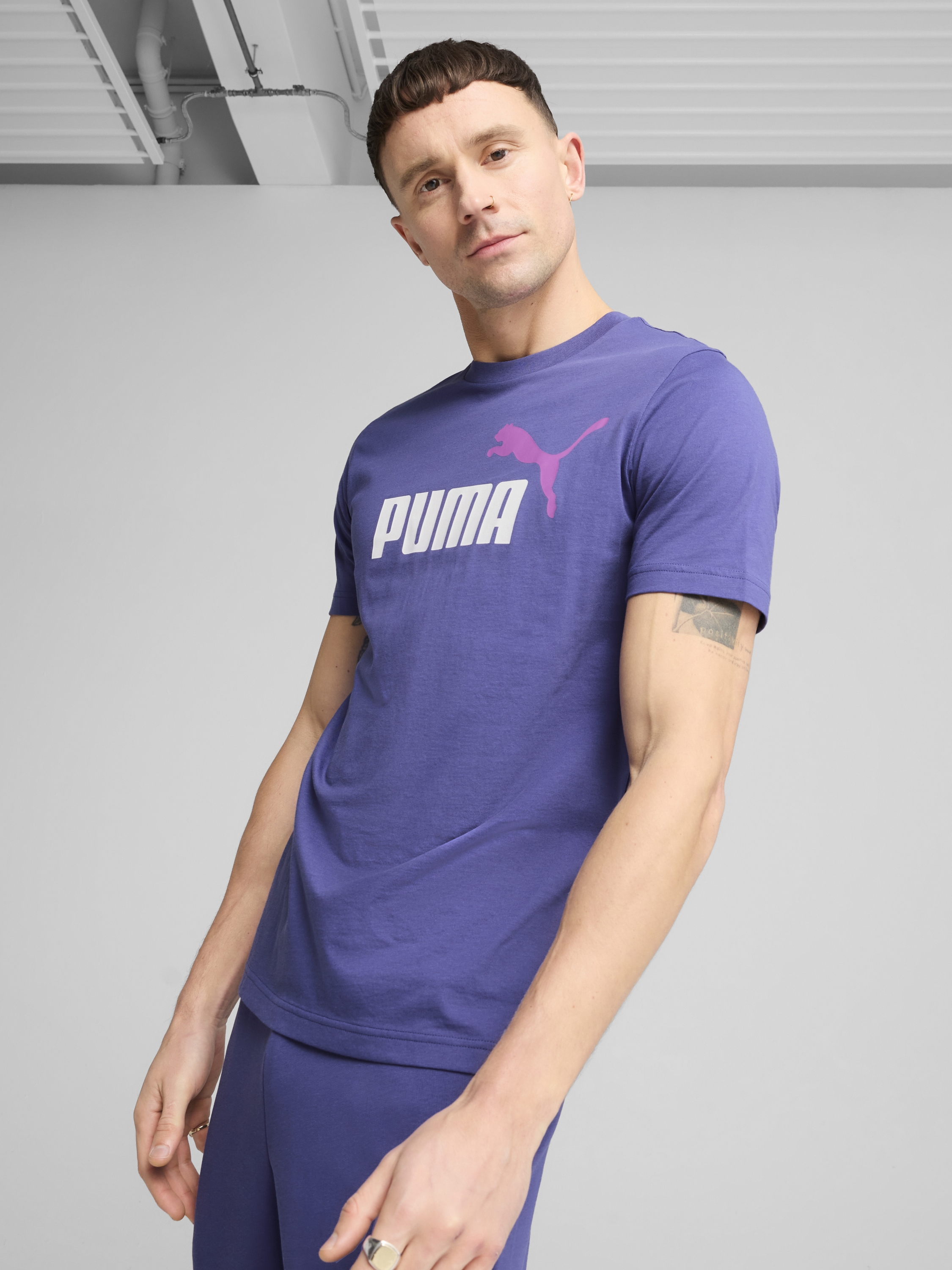 Акція на Футболка бавовняна довга чоловіча Puma Ess 2 Color No. 1 Logo Tee 68470846 S Blue Crystal з принтом від Rozetka