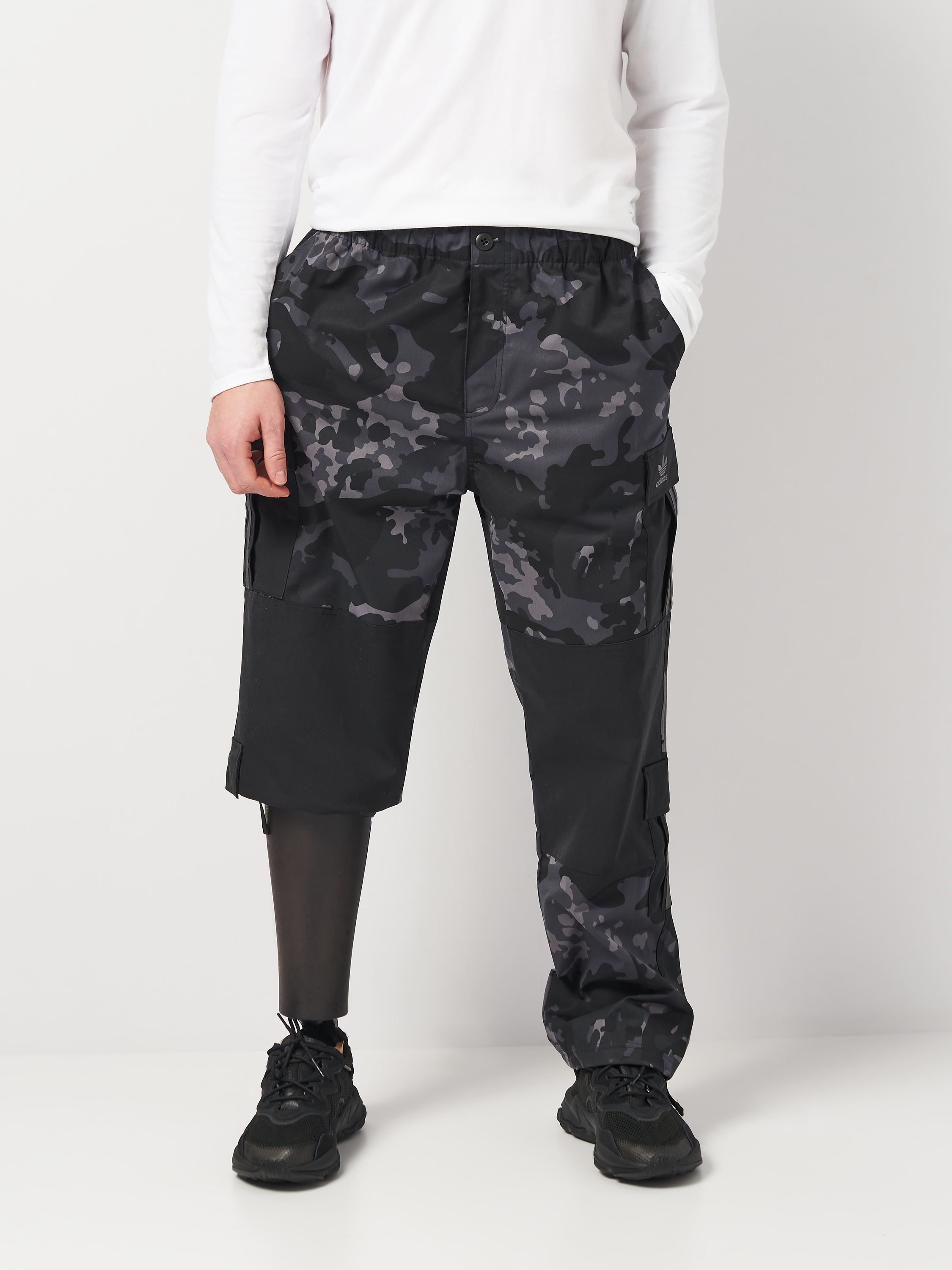 Спортивні штани чоловічі Adidas Originals Camo Cargo Pant IZ2523 S Чорні від Rozetka на платформі USKIDKA Акція на Спортивні штани чоловічі Adidas Originals Camo Cargo Pant IZ2523 S Чорні від Rozetka