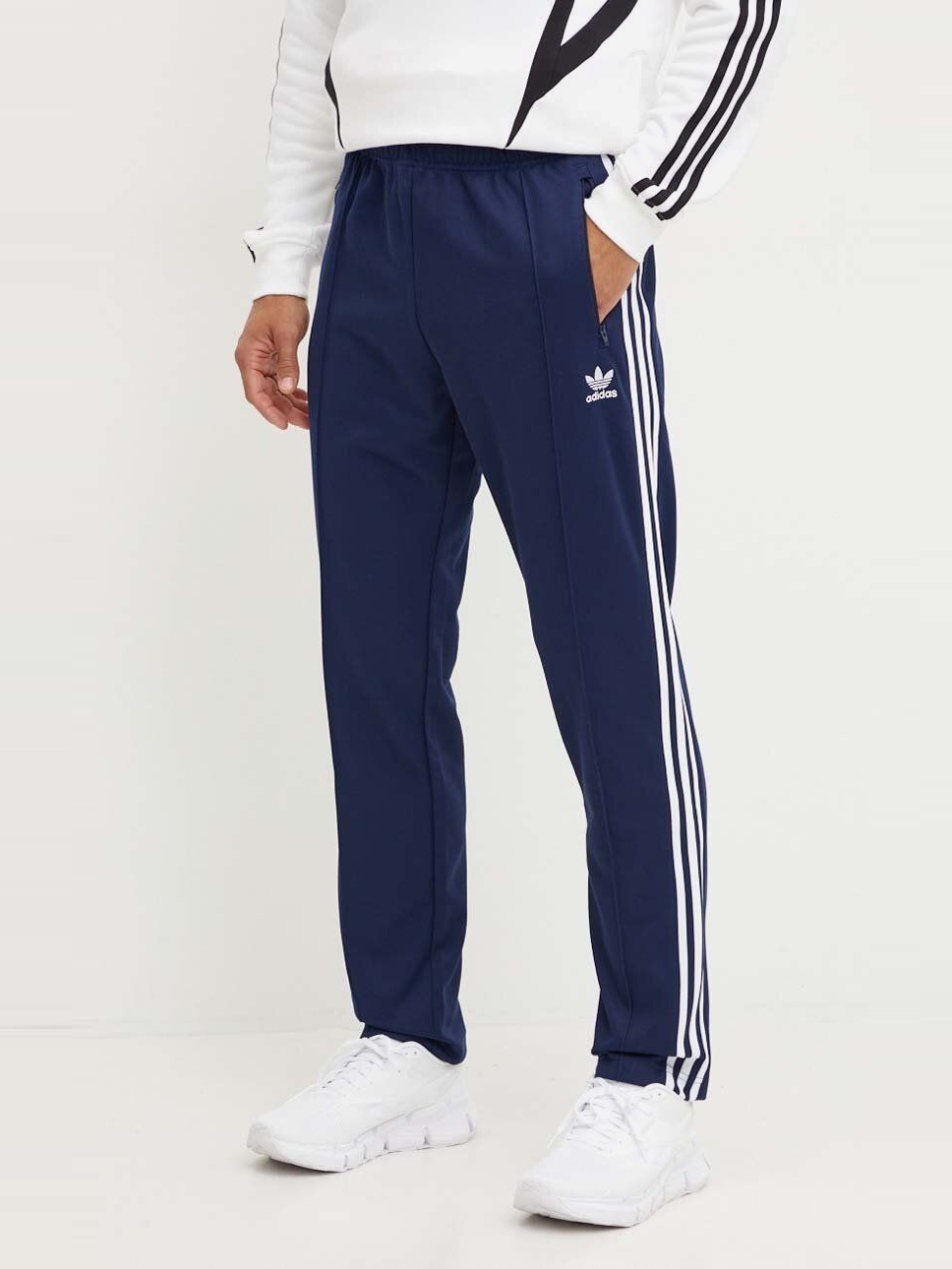 Акція на Спортивні штани чоловічі Adidas Originals Classic Tp IP0421 M від Rozetka