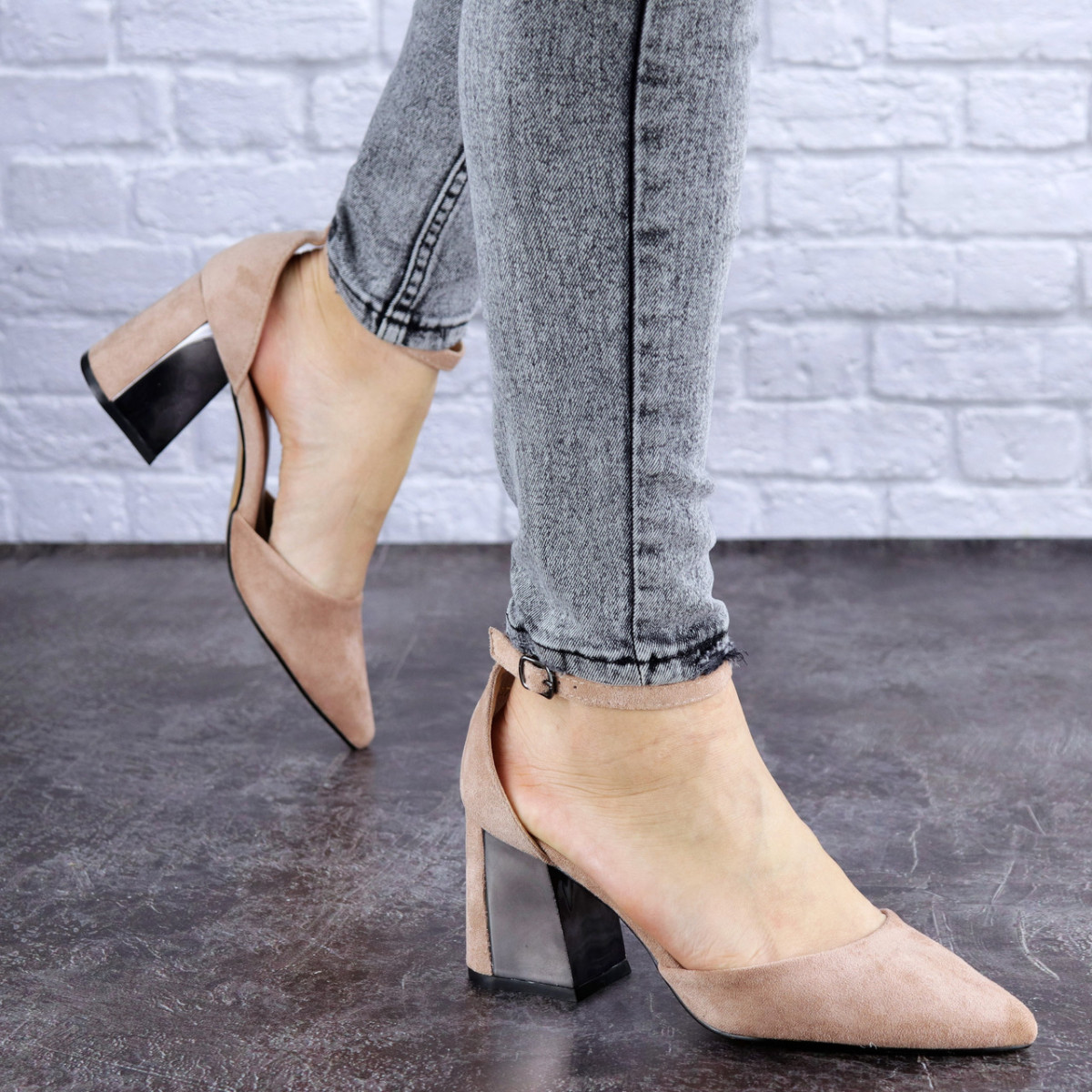 

Женские босоножки Fashion Flurry 1791 36 размер 23,5 см Бежевый