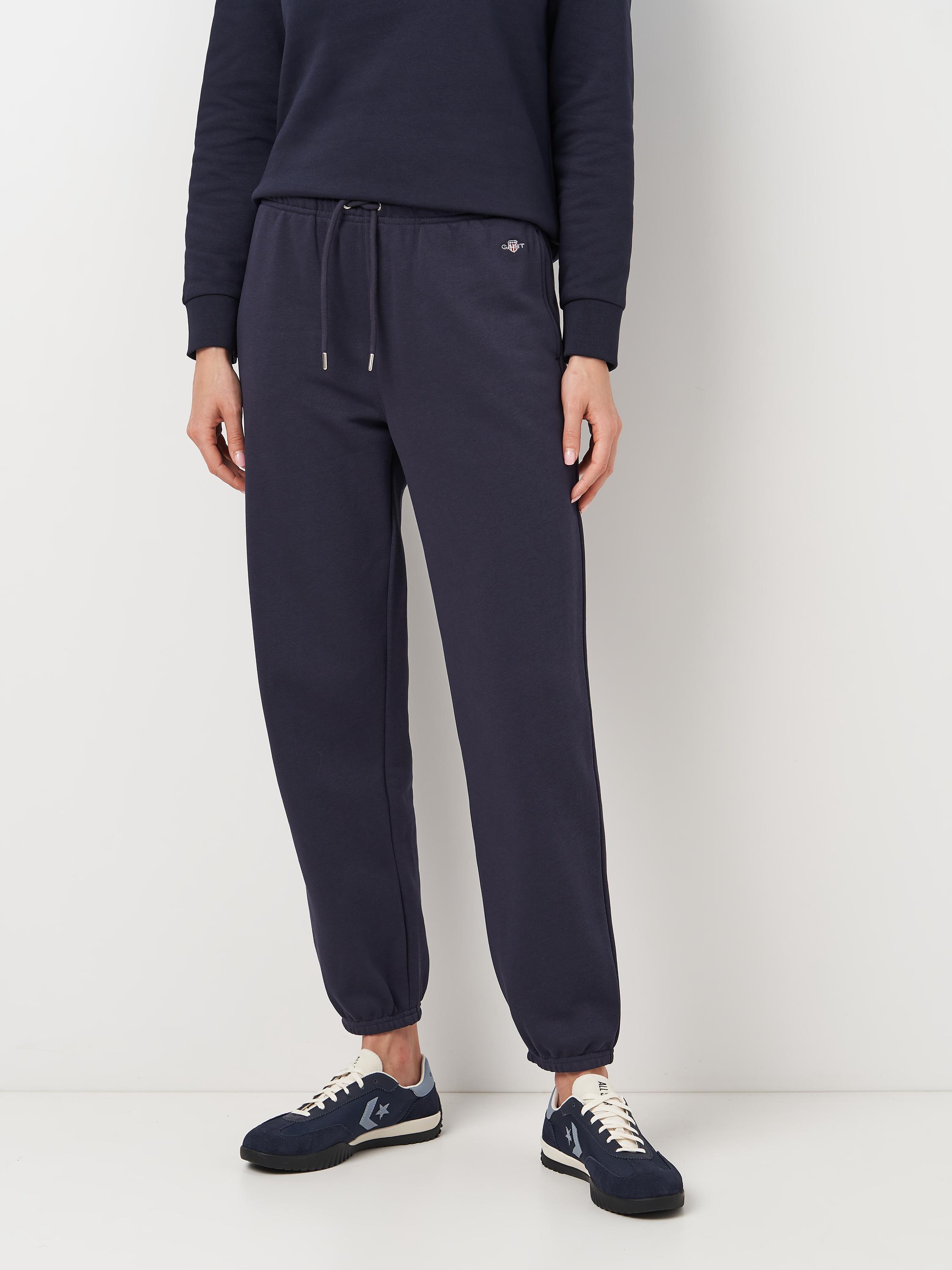 Спортивні штани на флісі жіночі GANT Reg Shield Sweatpants 4200500-433 L Сині від Rozetka на платформі USKIDKA Акція на Спортивні штани на флісі жіночі GANT Reg Shield Sweatpants 4200500-433 L Сині від Rozetka