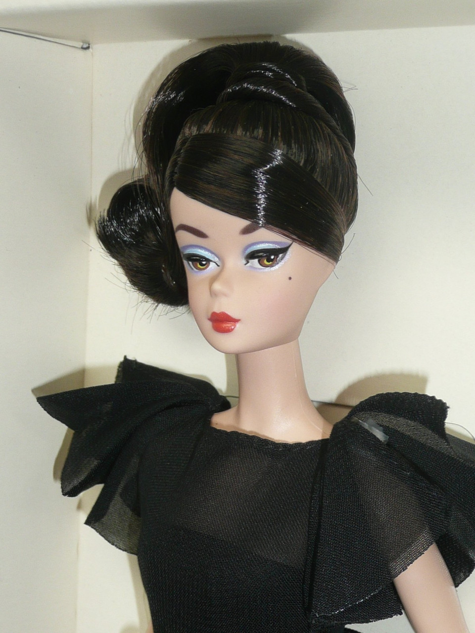 

Коллекционная Кукла Барби Силкстоун Маленькое чёрное платье - Classic Black Dress Brunette Silkstone Barbie Doll