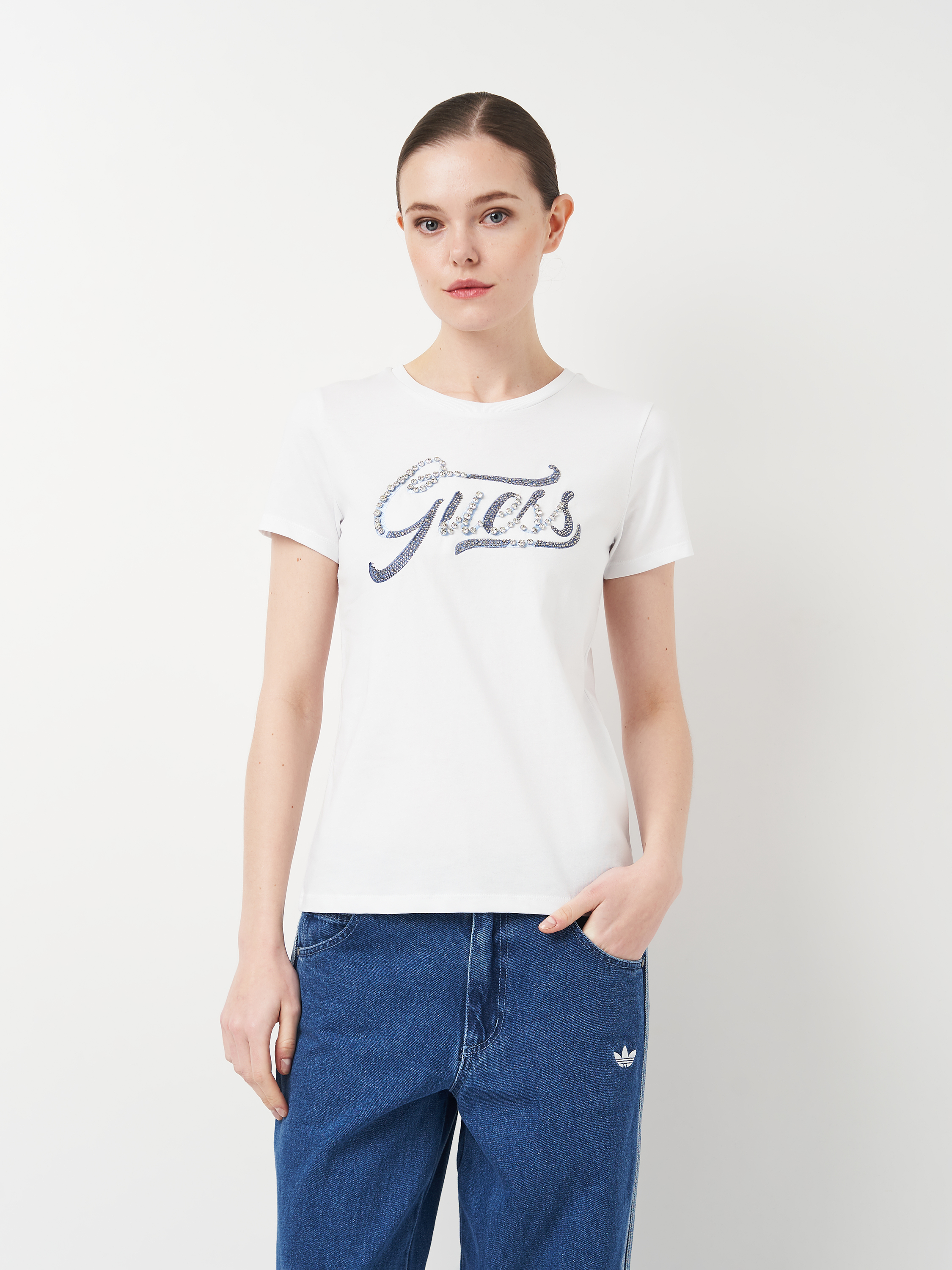 Футболка бавовняна жіноча Guess 11462.2 L Біла від Rozetka на платформі USKIDKA Акція на Футболка бавовняна жіноча Guess 11462.2 L Біла від Rozetka