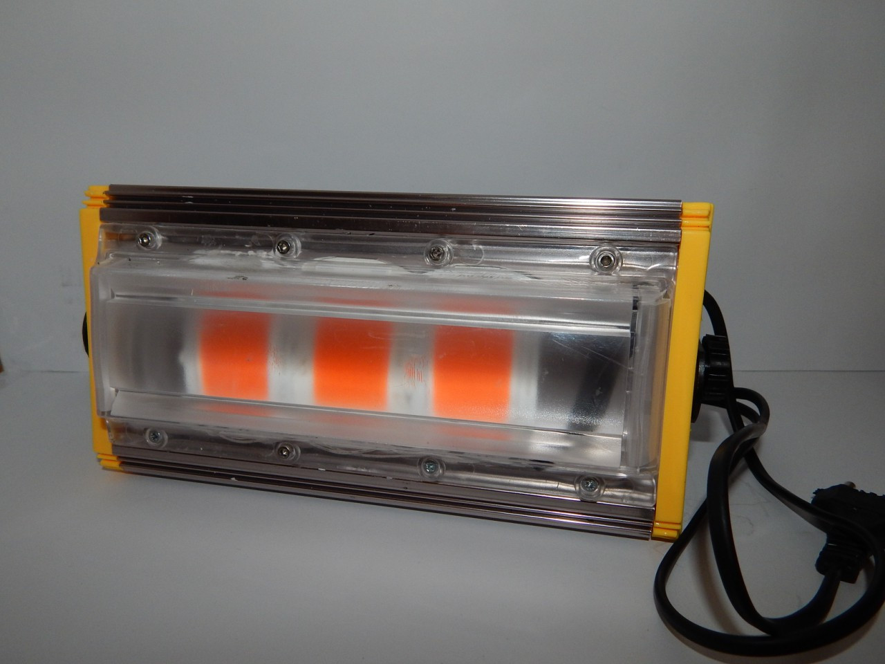 

Фитолампа Diy Electronix (прожектор светодиодный) Red + Uv Full spectrum 150 Ват