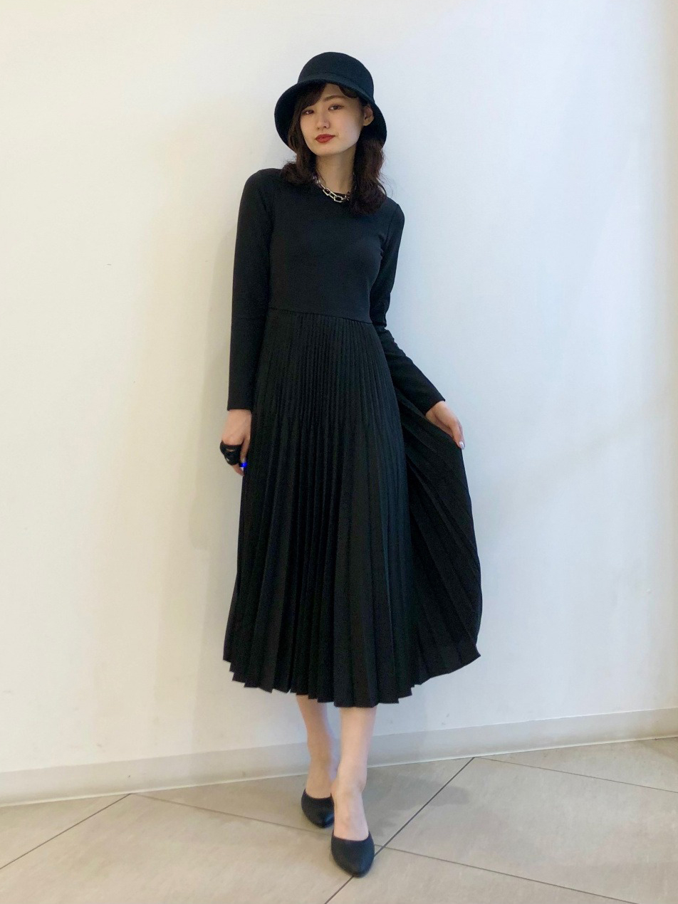 Сукня міді осіння жіноча UNIQLO 403983296 S Чорна від Rozetka на платформі USKIDKA Акція на Сукня міді осіння жіноча UNIQLO 403983296 S Чорна від Rozetka