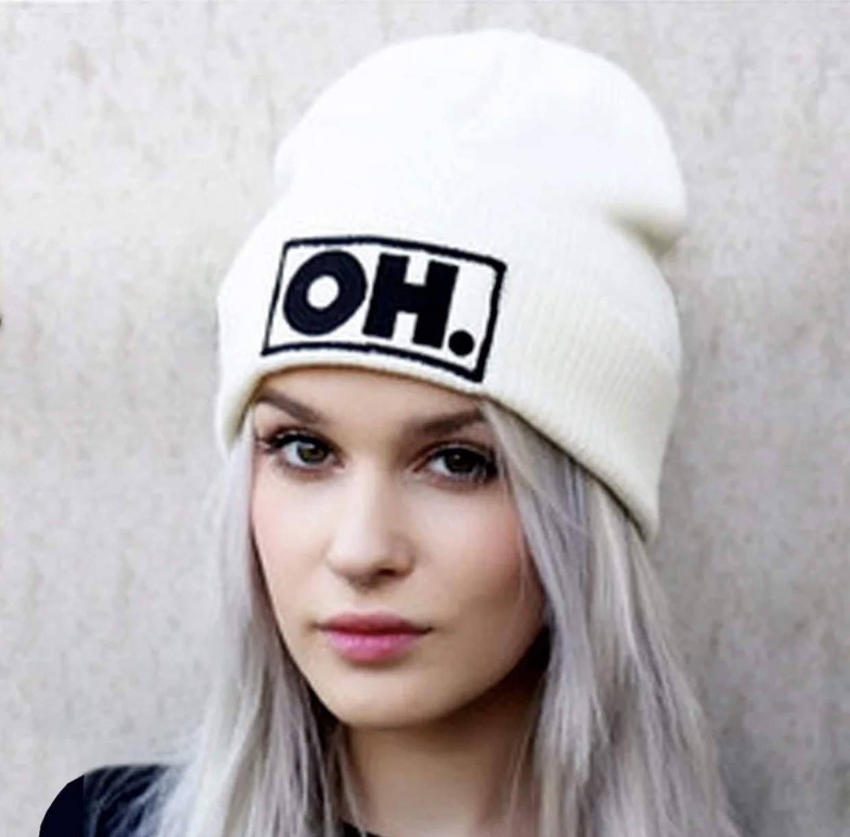 

Шапка женская с отворотом OH. белая