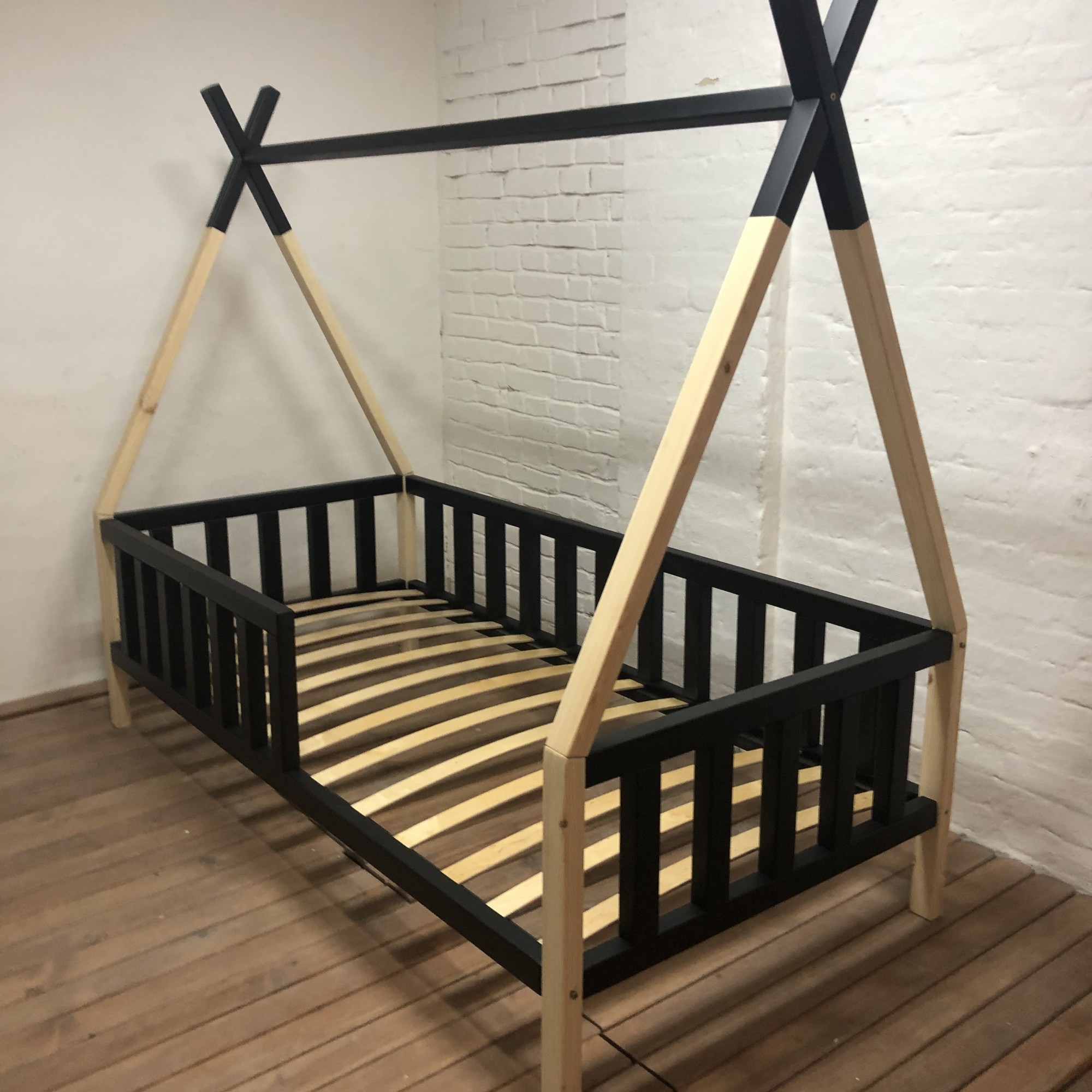 

Кроватка-вигвам WoodHouse 1900х900 натуральное дерево