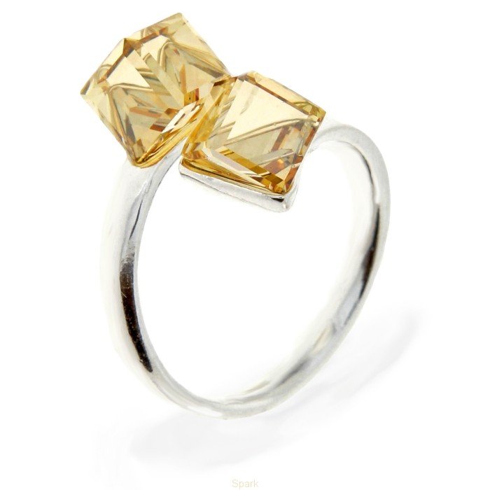 

Серебряное кольцо SPARK Cube со Swarovski модели P48416PGS