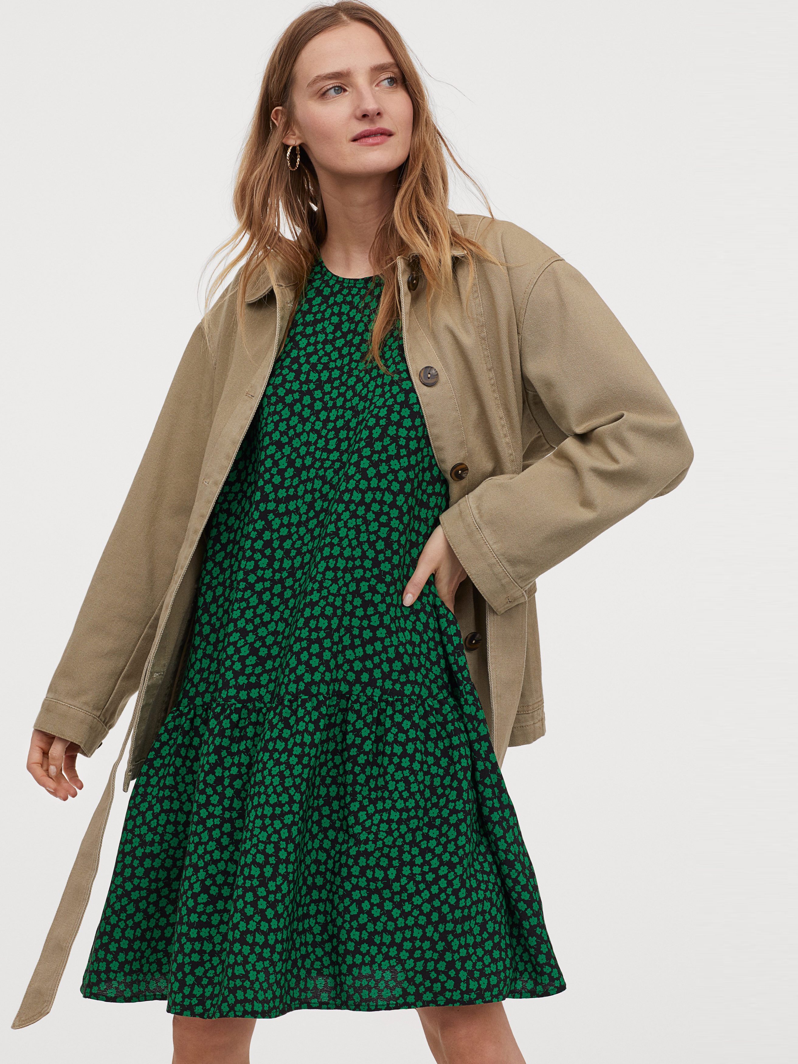 

Платье H&M 0855198-1 M Черное зеленые цветы