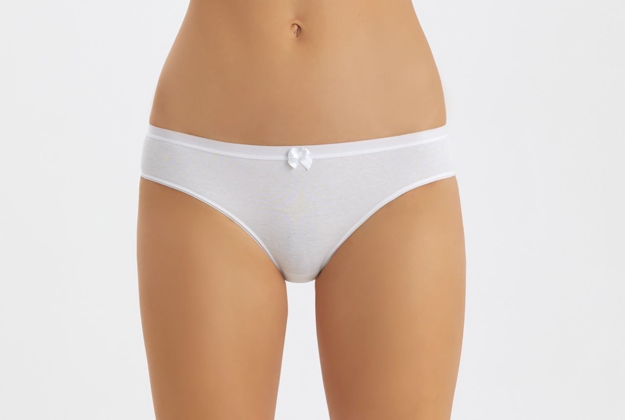 

Детские подростковые трусы для девочек Baykar 95% хлопок 5% эластан размер 7 рост 164-170 см белые 7912