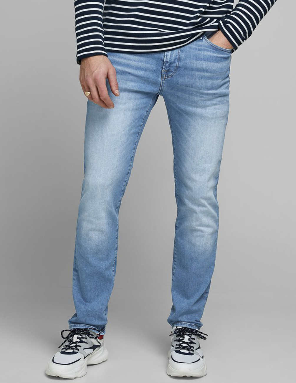 

Джинсы JACK&JONES М0106442 цвет голубой 31/30