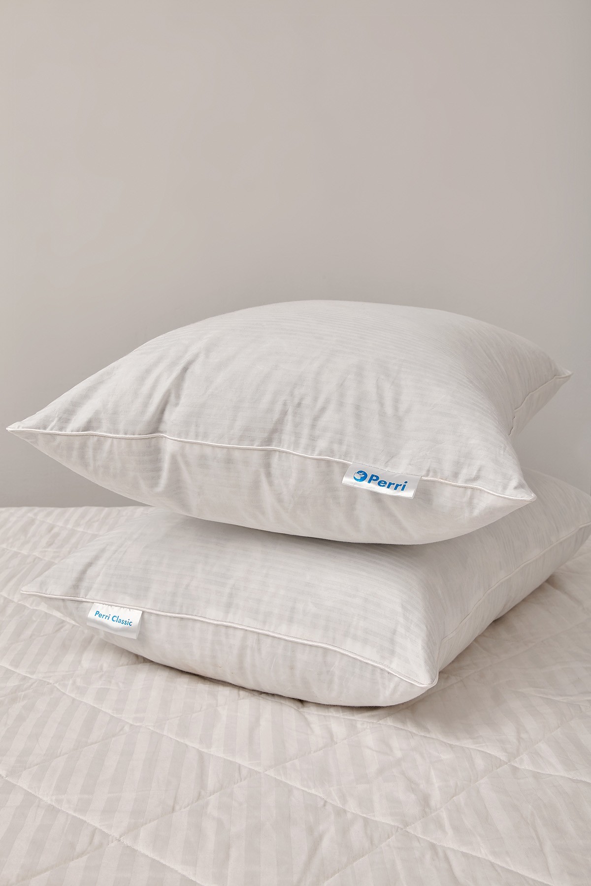 

Подушка Perri Classic 50x70 см перо 90% пух 10%