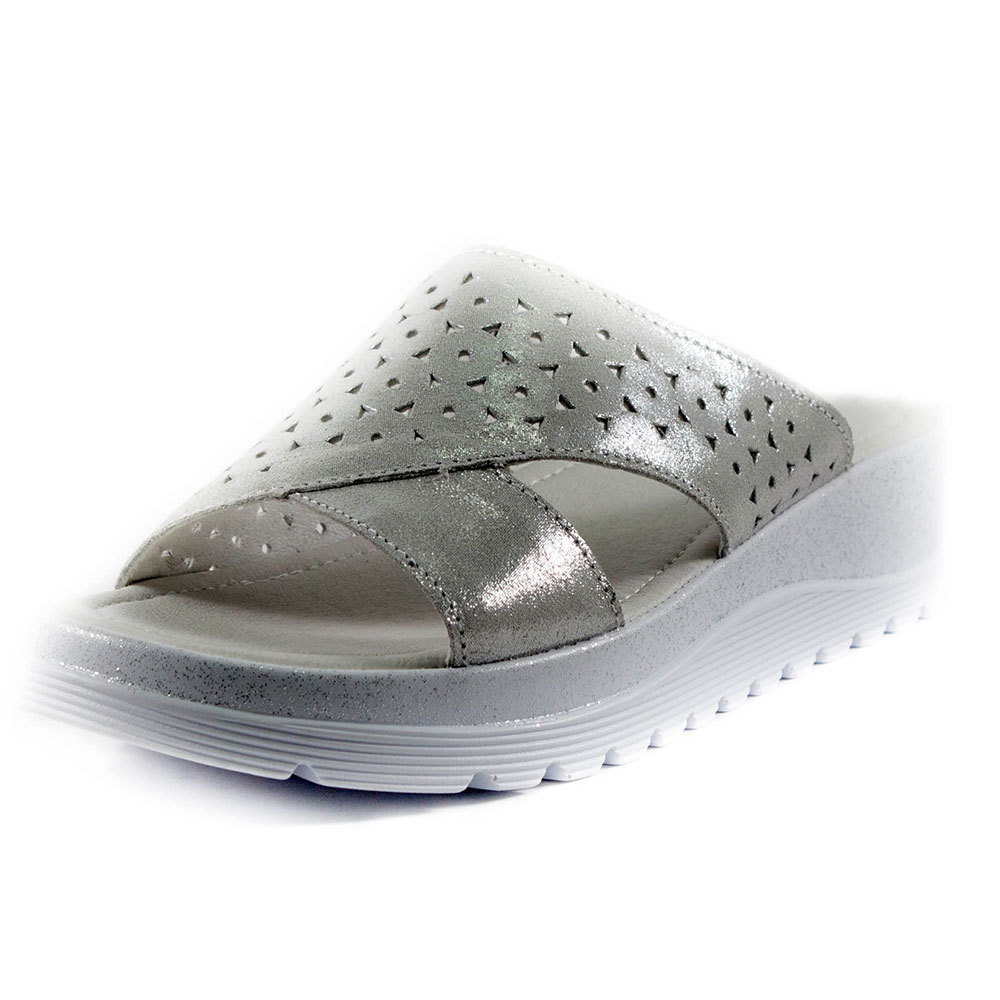 

Шлепанцы женские Allshoes F09020-2 белый глянец (36)